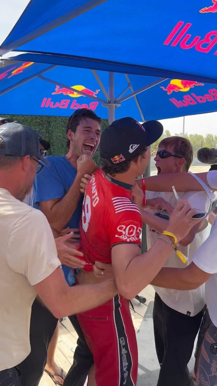 世界プロサーフィン連盟（WSL）のインスタグラム：「Congratulations @griffin_cola, winner of the #SurfRanchPro and new World Number 1! 🏆 @805beer」