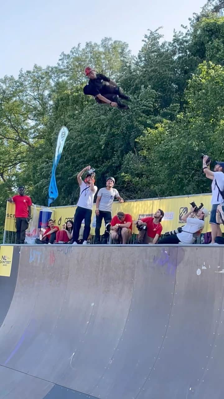 安床武士のインスタグラム：「I got 1st place at @nl_contest 2023🔥🥇✨ I’m very happy to skate at Strasbourg every time! I feel like my home town👍 I promise I will back to here next year too! Thank you for great MC @sup3rnice 🙏 and Thank you for supported!!  NLコンテストのハーフパイプ種目で優勝できました！！ 去年首の怪我がなければしたかった事を出せて最高に嬉しいです。 ストラスブールの皆は僕をまるでホームの人のように思って応援してくれます！ 最終ランの前に涙しそうになったのは長年のスケート歴の中でも初めてでした。 必ず来年またパワーアップして帰ってきます！ 応援ありがとうございました！  📹 @sportsloverkaho   @usdskates  @undercoverwheels  @goodskates_inc  @lzbn_official  @papasu1048  @sport_sunchlorella   #usdskates #usdaeon #aeon68 #yasutokoaeon #undercoverwheels #rollerblading #blading #inlineskate #roller #rollerfreestyle #vert #インラインスケート #ローラーブレード #ローラーフリースタイル #takeshiyasutoko #安床武士 #nlcontest」