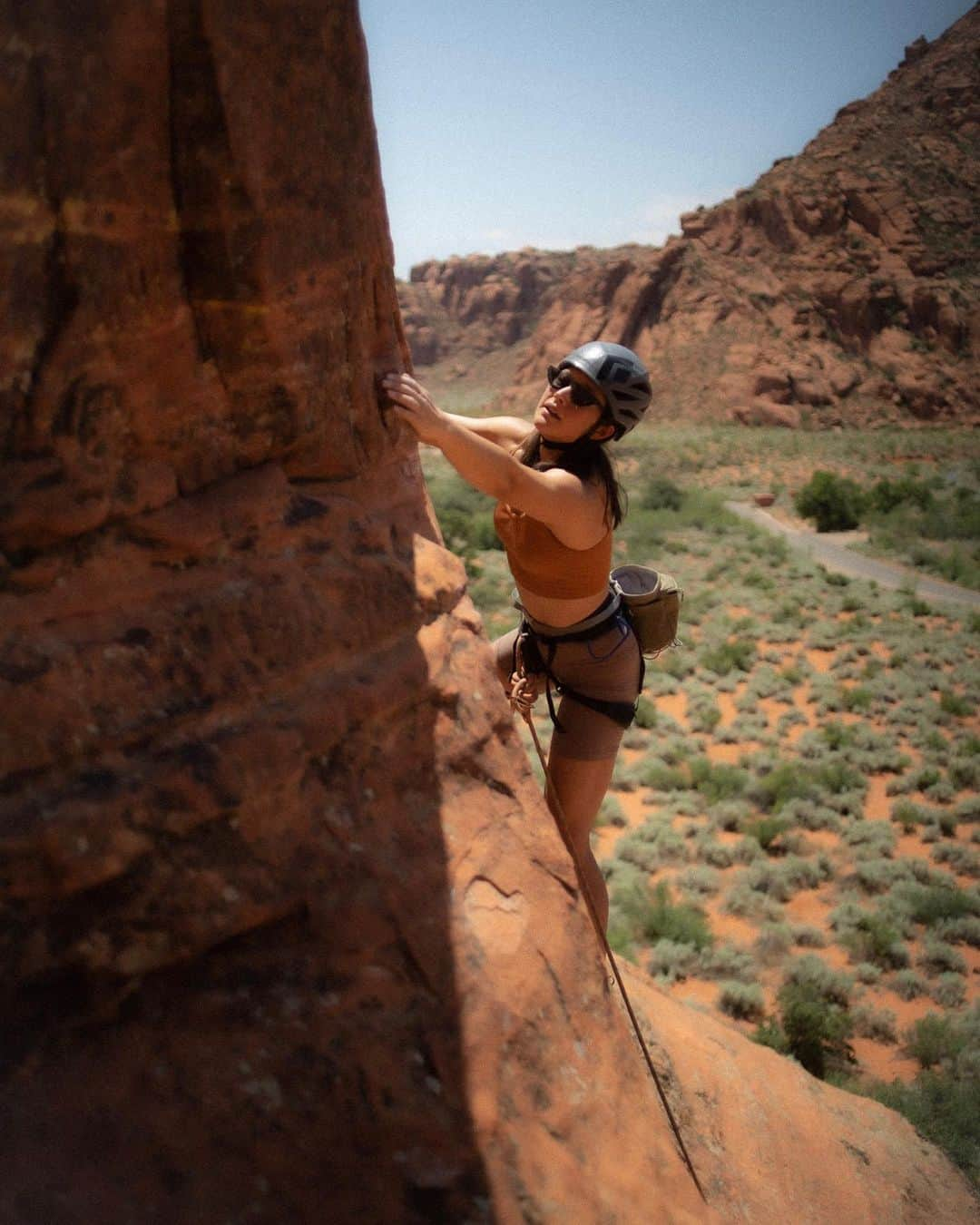 松島エミさんのインスタグラム写真 - (松島エミInstagram)「🖤 Utah  Thx for the snaps @toshikoshek and the belays @markfain   Loved our planned but mega spontaneous trip😂  . . #utah#utahclimbing#climbing#climbinggirls#mountaingirls#sportclimbing#roadtrip#optoutside#outdoorsy#クライミング#クライミング女子」5月29日 9時00分 - emimatsushima