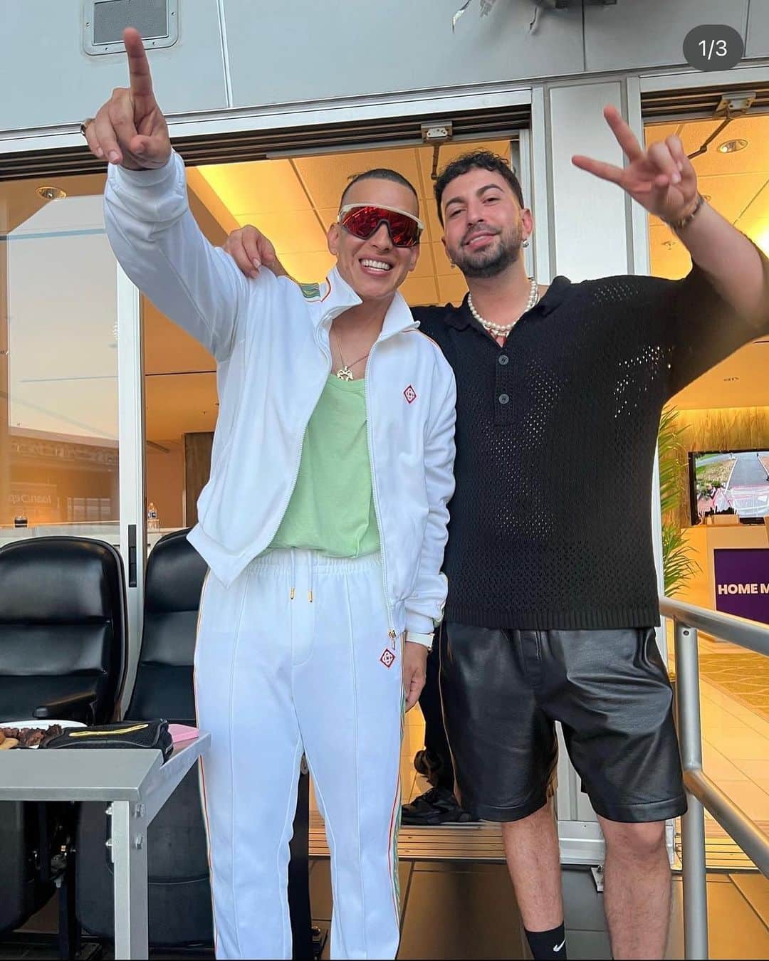 ダディー・ヤンキーのインスタグラム：「Vacilando con el bro @jquiles un poco de Afro music pal’ sistema! 🌍 🥁 🪘 🎷 🎶」
