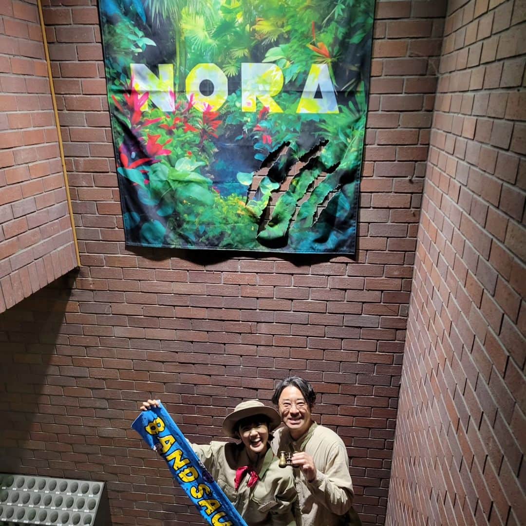 西野亮廣さんのインスタグラム写真 - (西野亮廣Instagram)「東京・南青山にある美容室『NORA』さんで(8月まで)開催されているバンドザウルスの個展がカオスだった。 #死ぬほど酔っ払った  全員がフザてるの面白い。  @band_saurus  @norahairsalon」5月29日 9時32分 - japanesehandsome