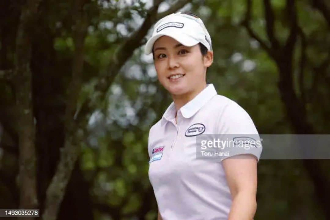 山村彩恵のインスタグラム：「⛳️ 地域みらいグル－プレディス佐嘉窓乃梅カップ🏆  なかなか結果に結びついてないですが、 焦らずブレずに今できることを しっかりやっていきます✨  いつも温かいメッセージ ありがとうございます😊🔥  今週は神戸で行われる ECCレディースです⛳️❗️  #九州みらい建設グループレディース窓乃梅カップ  #武雄ゴルフ倶楽部」