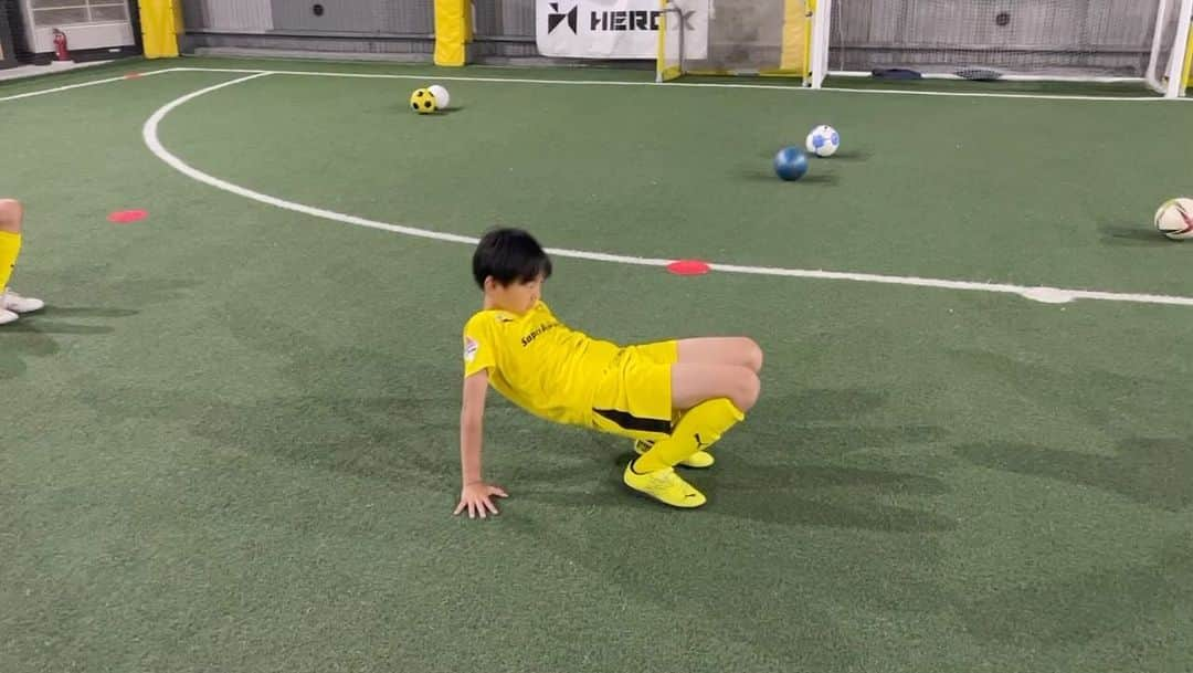 宇賀神友弥のインスタグラム：「⚽️小学5・6年生クラス⚽️ お兄ちゃんも頑張ってる💪 前回弟くんをアップした所、お兄ちゃんからクレームが入ったのでピンでアップします‼️ スクールの無料体験のお問い合わせはDMでも受け付けています‼️ 犬コーチ🐶 無料体験随時受付ています！ https://esforco-fs.com→問い合わせフォームより！ #エスフォルソ #宇賀神友弥 #努力に勝る天才なし  #オートレント #leveLUP #superAUTOBACSTODA  #bmz #山福不動産  #和真メガネ  #halten  #retect  #cruva  #寺田屋  #puma  #001project  #herox #e-smile #belinda  #ナックプランニング #newspiral  #ニッポンレンタカー #tsビルシステム  #ウラカンフット #戸田市 #サッカー #フットボール #少年少女 #埼玉県 #スプリント #映りたい」