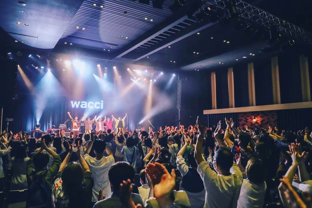 のインスタグラム：「ライブハウスツアー広島公演、終了しました！ ライブの前日1日空いたのでゆっくり休めて万全の状態でライブに臨めました🛌 おかげで今回も最高のライブになりましたYO！ お越しくださった皆さま、どうもありがとうございましたー🙏」