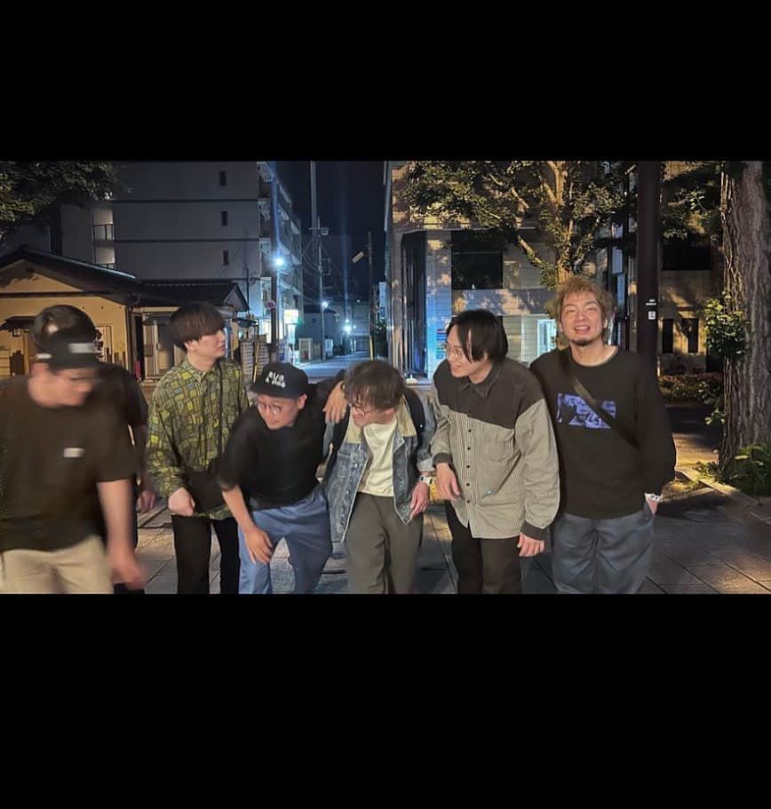 のインスタグラム：「どこを見て、何をしてるのですかね？おとといの　打ち上げ会場の記憶がない。珍しく酔ってましたw 路頭に迷う宇都宮… photo by カンバラ」