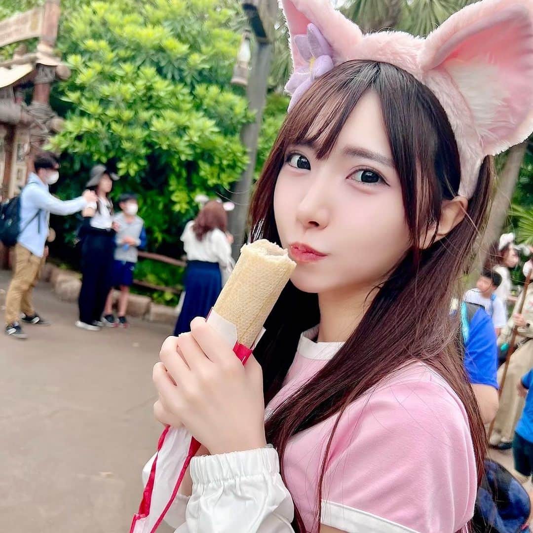 のインスタグラム：「. . 냠냠🦊🌼 . . #thehappiestplaceonearth #ディズニーシー #disneysea  #ディズニーランド #disneyland #tokyodisneysea #disney #東京ディズニーシー #tdl #ディズニー #instalike #tokyodisneyresort #love #東京ディズニーリゾート #ディズニー好きな人と繋がりたい #disneyphoto #ディズニーハロウィン #tokyo #ディズニー写真部 #ディズニーコーデ #disneyphotography #photography」