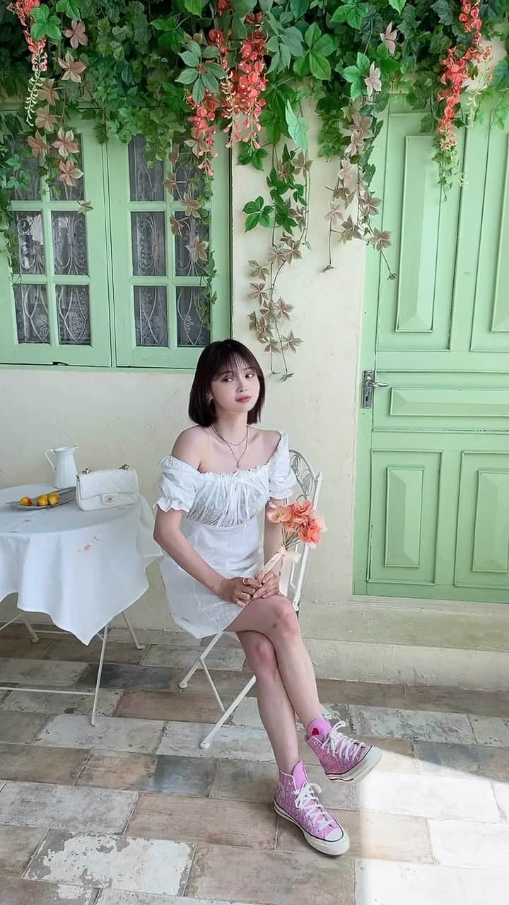 Yoonbitnaのインスタグラム：「남자친구가 찍어줬어!! 그랬으면 좋겠다!🥹」