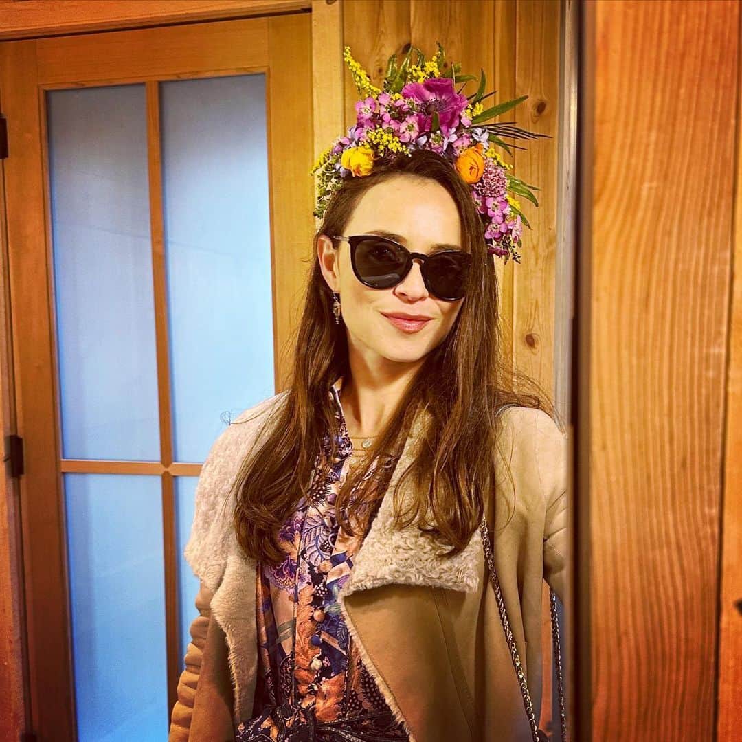 サーシャ・コーエンのインスタグラム：「#weekendvibes 🌸」