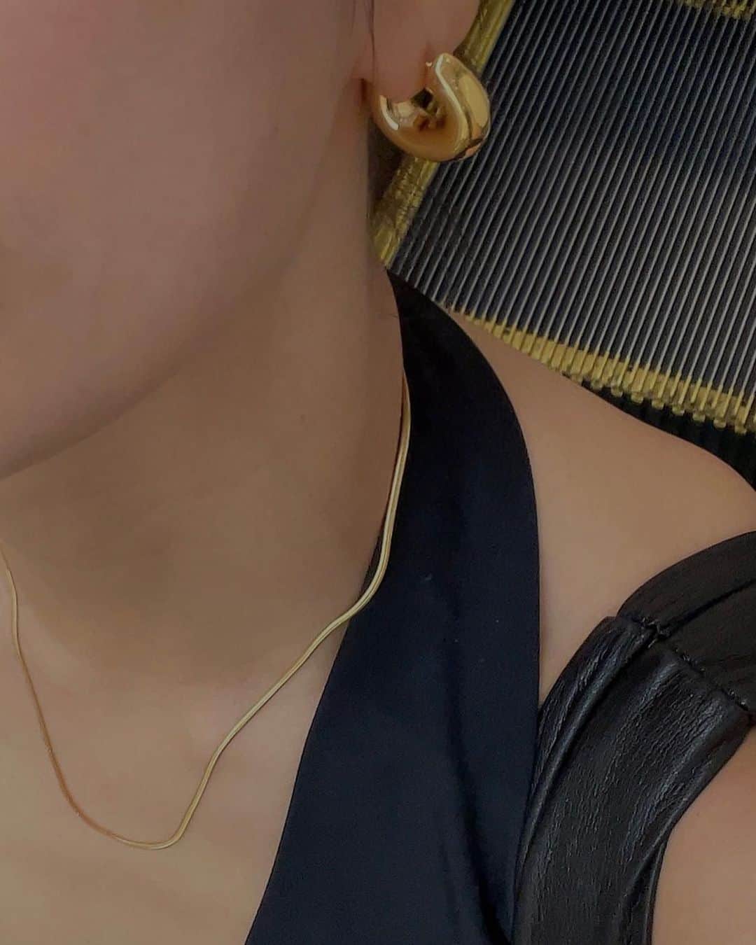 Icumi Oohamaさんのインスタグラム写真 - (Icumi OohamaInstagram)「pierce @tres__collection  (Mini wide hoop pierce/Skin snake necklace) vest @zara  denim @searoomlynn_official  (color :vintage blue)」5月29日 10時59分 - icumi___