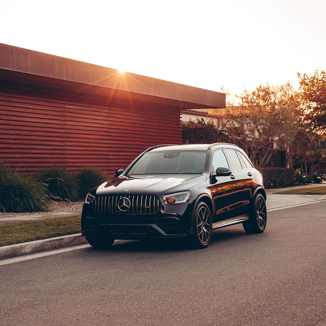 Mercedes-Benz Thailandのインスタグラム：「🚗💥 จุดเริ่มต้นของความสปอร์ตและแข็งแกร่งเหนือใครคงต้องยกให้กับ Mercedes-AMG รถยนต์ที่พาคุณเข้าสู่โลกแห่ง AMG Driving Performance ที่มาพร้อมกับดีไซน์การออกแบบภายในและภายนอกสุดสปอร์ต รวมไปถึงระบบโหมดการขับขี่ AMG DYNAMIC SELECT ที่พร้อมจุดพลังในทุกการขับเคลื่อนให้แรงและเร้าใจเกินคำบรรยาย  *อุปกรณ์บางส่วนในภาพอาจแตกต่างจากที่จำหน่ายจริง โปรดตรวจสอบรายการอุปกรณ์ของรถยนต์แต่ละรุ่นที่ผู้จำหน่ายฯ อย่างเป็นทางการทั่วประเทศ  📷 kenozache (IG) for #MBphotopass via Mercedes-Benz USA  #AMGMonday #MercedesAMG #MercedesBenzThailand」