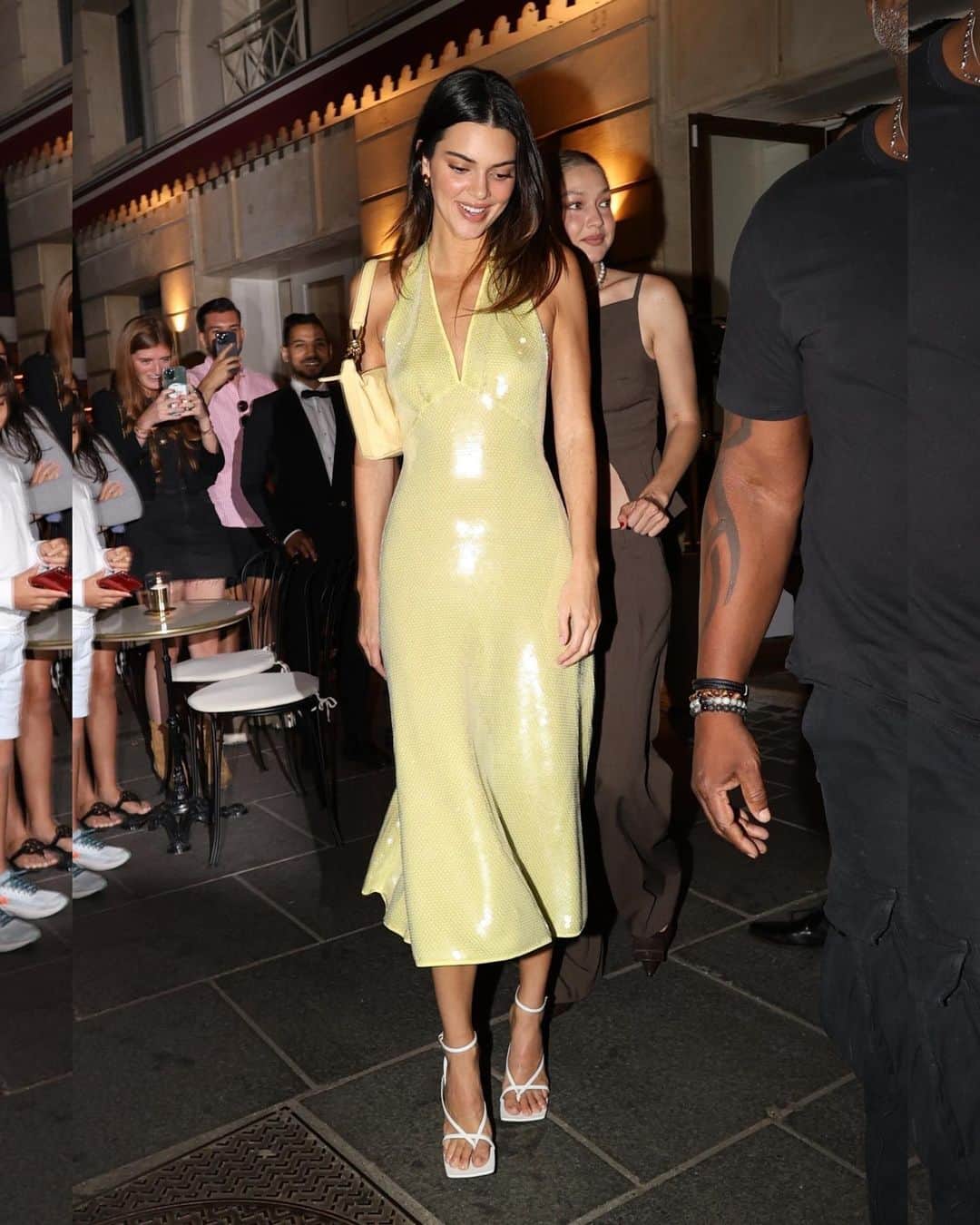Just Jaredさんのインスタグラム写真 - (Just JaredInstagram)「Kendall Jenner is looking tres chic in Paris! The model is there for Paris Fashion Week and stepped out in two different looks today between shows. She was joined for dinner with Gigi Hadid. We've got so many more pics over at JustJared.com! #KendallJenner #GigiHadid Photos: Backgrid」6月27日 15時38分 - justjared