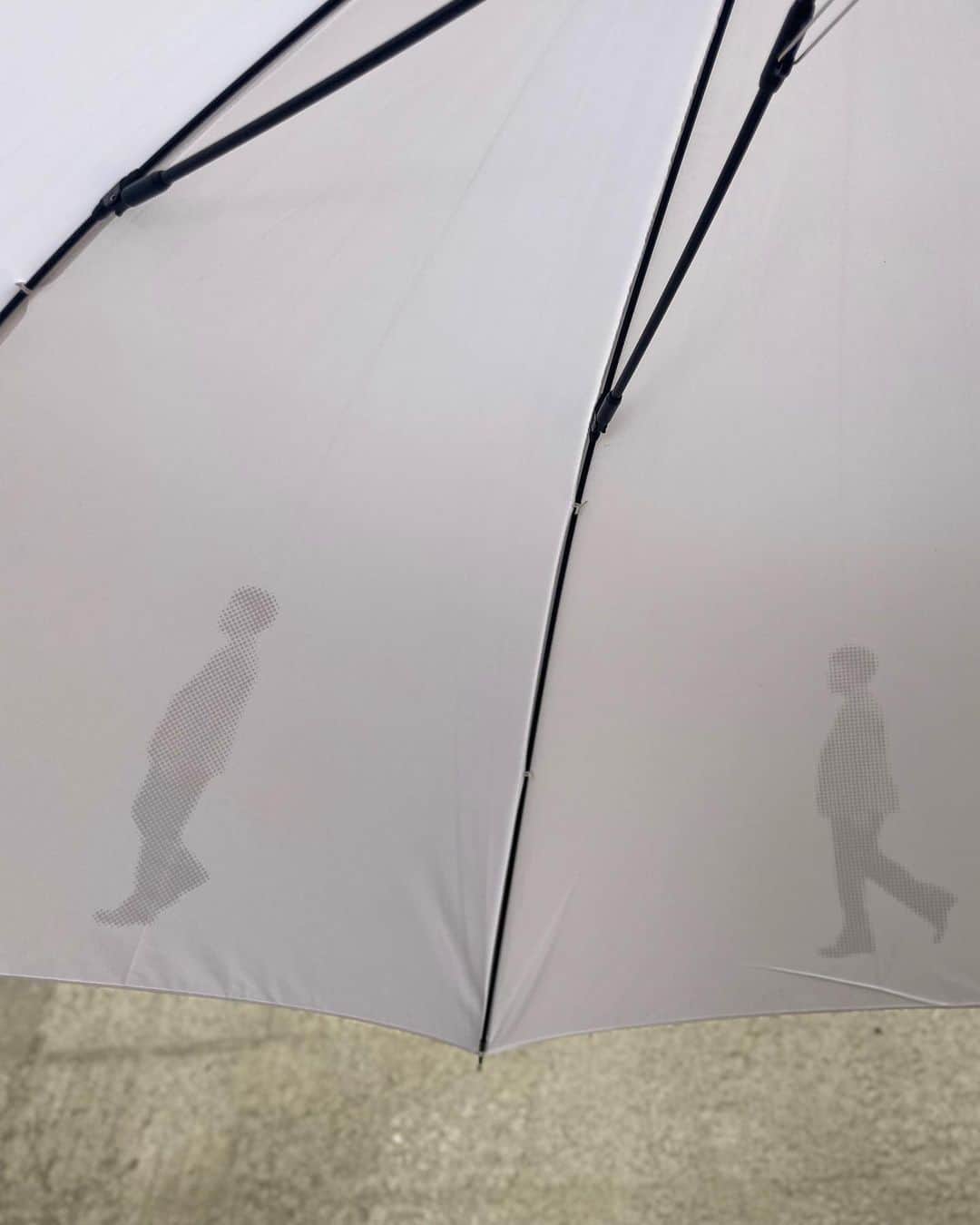 イ・チャンヒョクさんのインスタグラム写真 - (イ・チャンヒョクInstagram)「낼 저녁 여섯시에 우산 챙기기🐸☔️와허하」6月27日 14時16分 - leechanhyuk