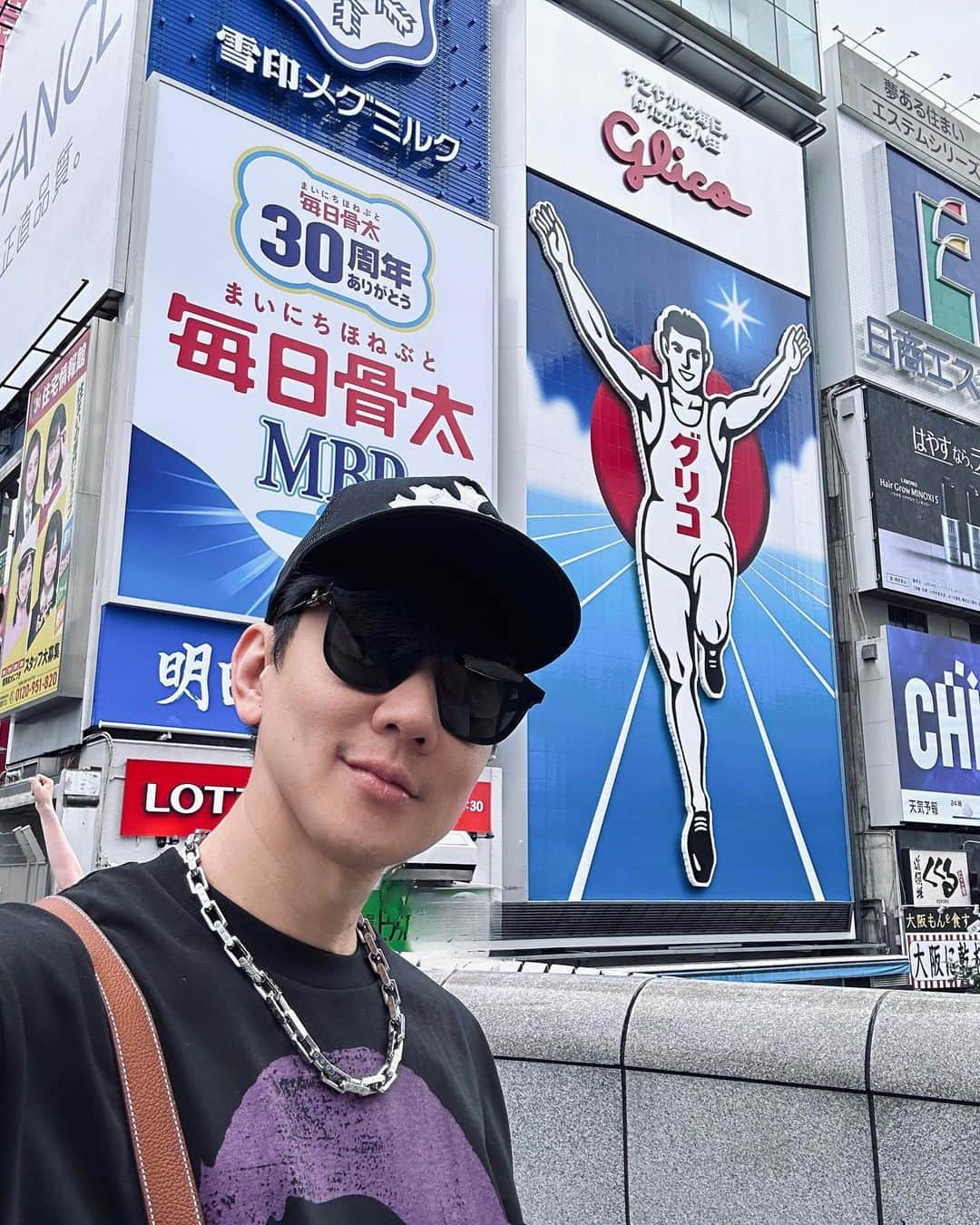 林俊傑のインスタグラム：「From Paris to Osaka 從巴黎到大阪！」