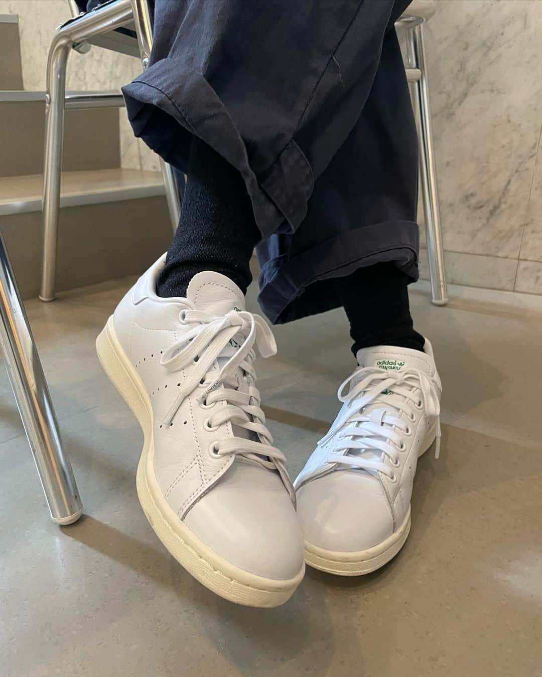 垣内彩未さんのインスタグラム写真 - (垣内彩未Instagram)「やっぱり adidasって可愛いんよなぁ👟  これは @billys_tokyo の別注🫶  #stansmith #minimal #billys」6月27日 14時39分 - kakiuchiayami