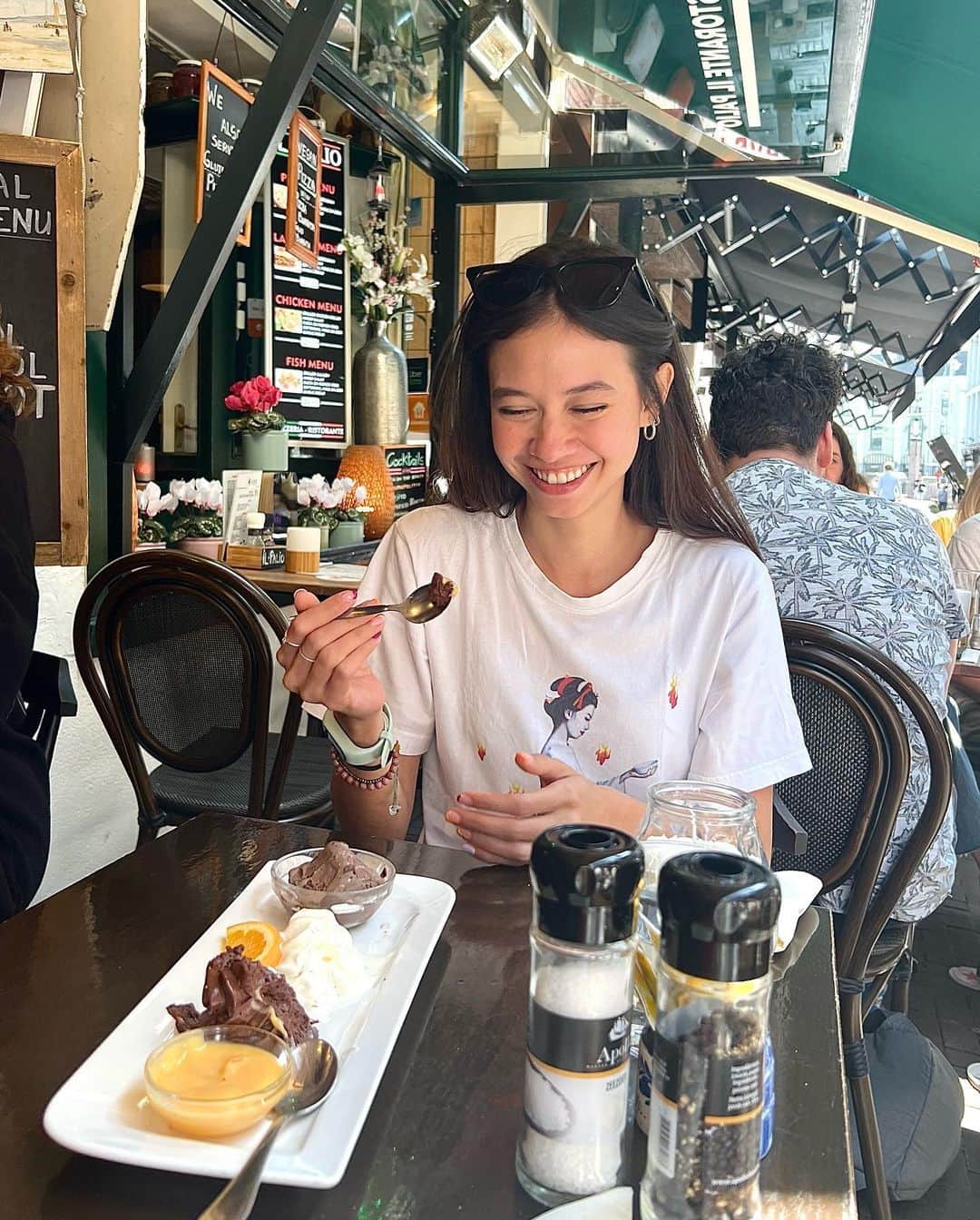 ユキ・カトウのインスタグラム：「Duileeeeeee   Latihan dulu deh tapi….   hehe  #diaryukikato」