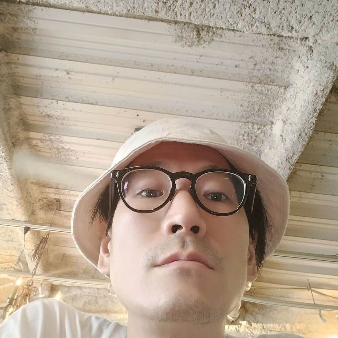 中内正之のインスタグラム：「画面がバッキバキに割れて2ヶ月。ようやく機種変出来ました！」