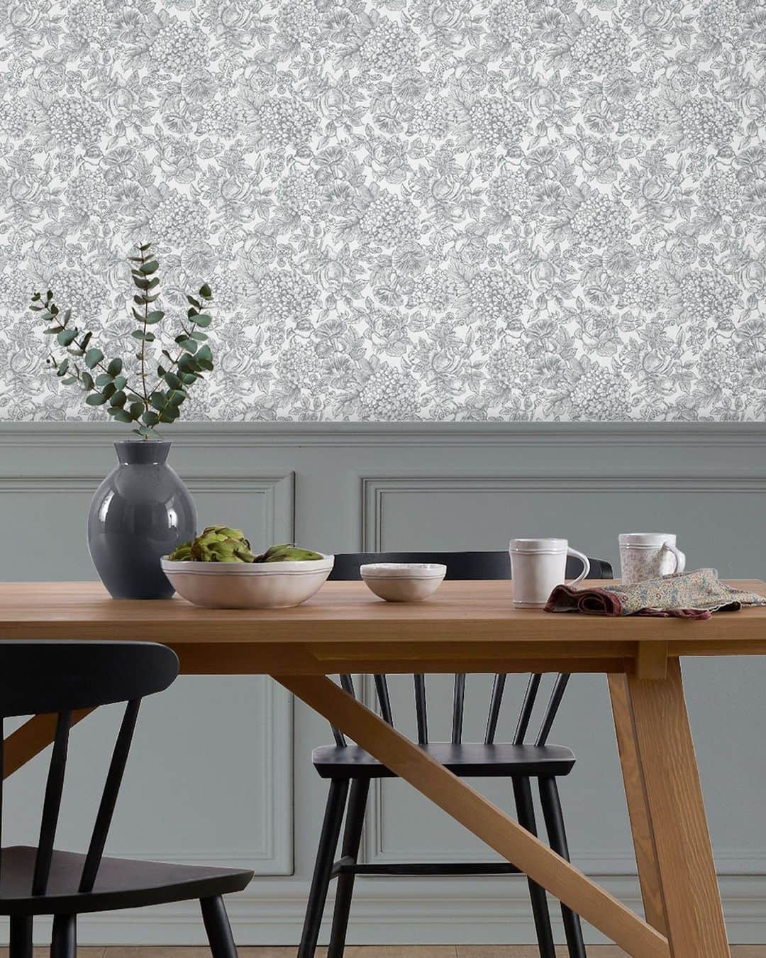 のインスタグラム：「Let your walls bloom with our beautiful Louise Wallpaper.⁣ ⁣ With intricate drawings of blooming hydrangeas and roses among leafy foliage, this striking wallpaper is the perfect addition to any room in your home.」