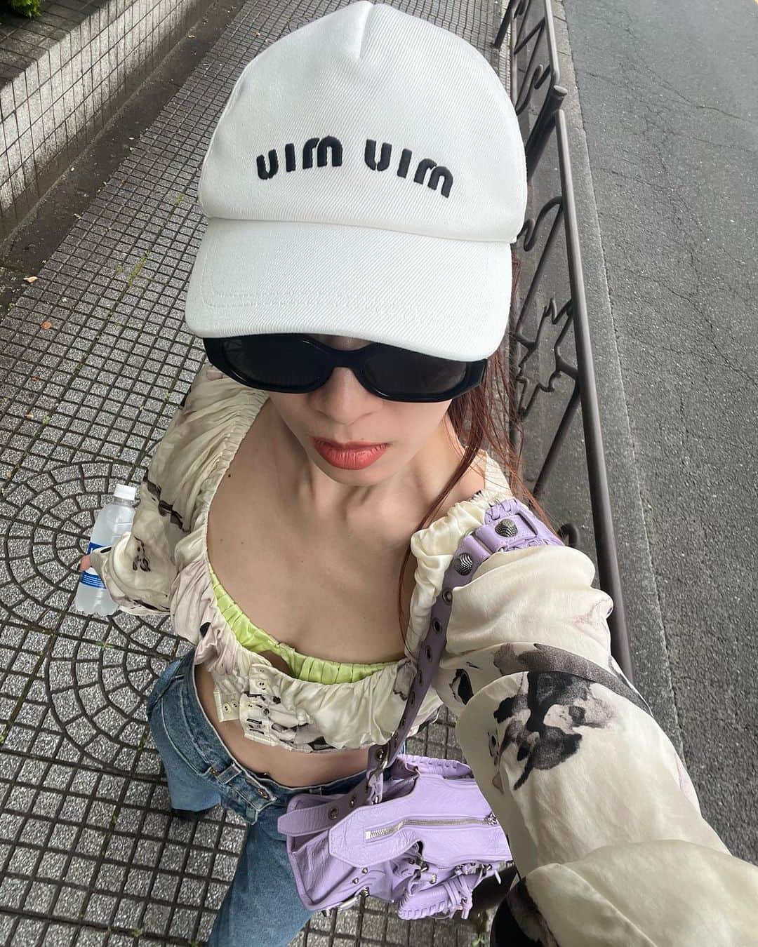 のインスタグラム：「動物園に行ったら、ニワトリのごはんを盗む✨🐭🐭✨と赤ちゃんビーバーに会えた💖🦫🦫💖」