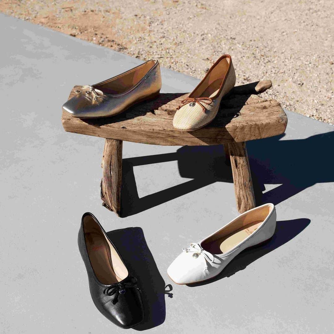 サムエデルマンのインスタグラム：「THE MEADOW, with a dramatic square toe that sets it apart from the rest.  Tap to shop #samedelman #ss23 #womensflats #balletflats」