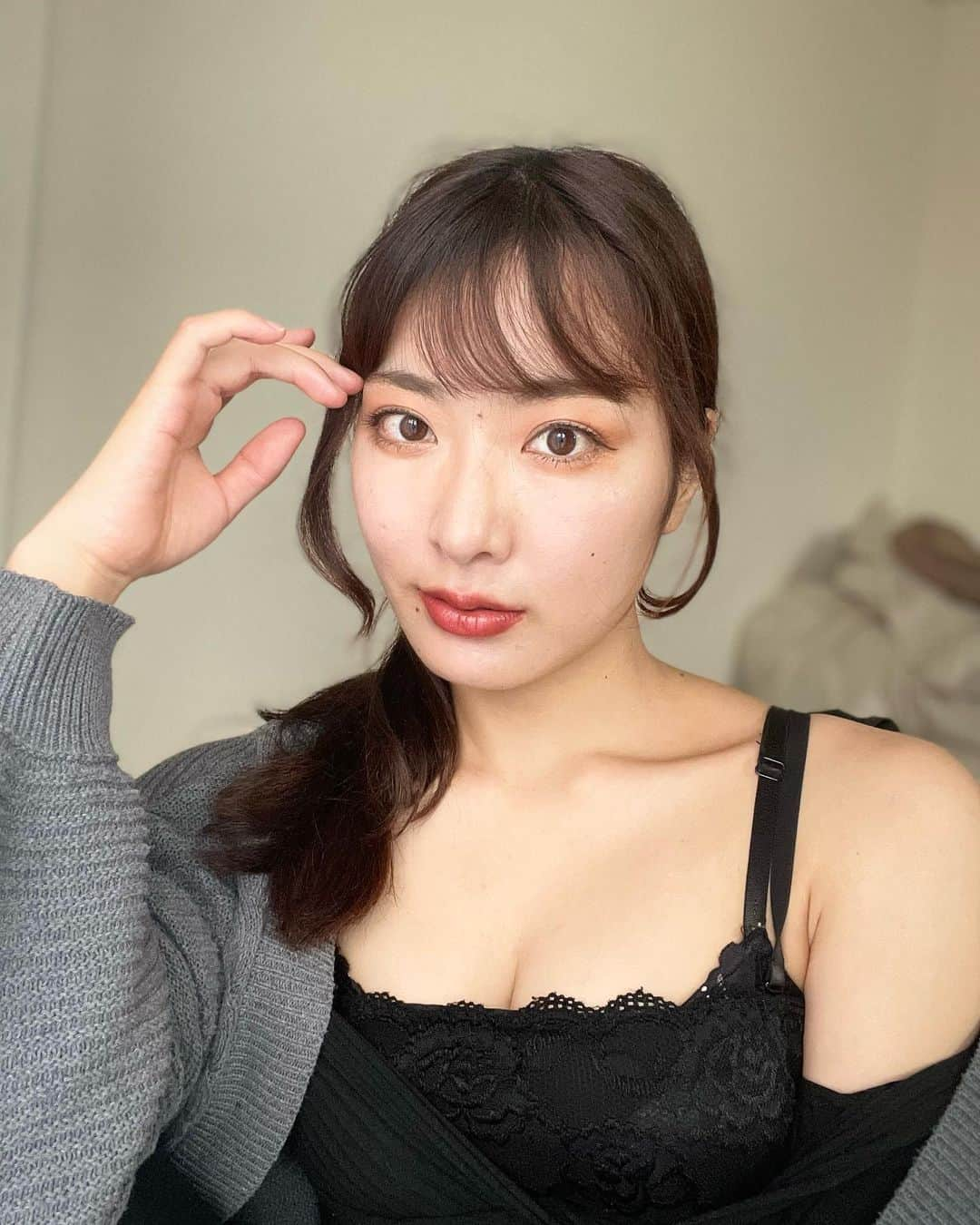 由愛可奈のインスタグラム：「おはようございます！🦋今日は撮影です！  インスタあまり投稿しなくてごめんなさい..  ６月２９日に新作出ます♡ あと、７月９日に秋葉原でイベントがあります！みなさまに会えますように🪼」