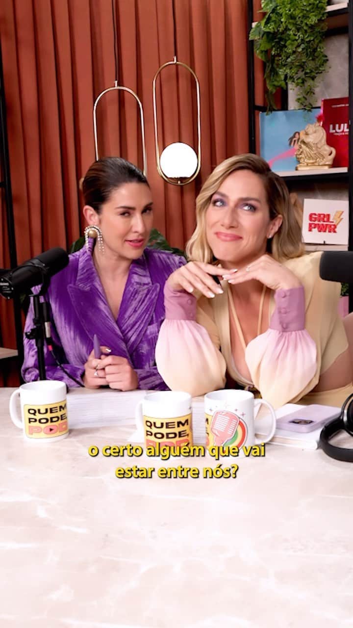 Giovanna Ewbankのインスタグラム：「Para todo mal, #QuemPodePod é A CURA!!! O convidado de amanhã cruzou o nosso caminho e nos mostrou a direção de muita coisa. Com certeza isso aconteceu com vocês também, hein?! Alguém já tem um palpite aí ou ainda vai levar um tempo?! Amanhã, 19h, no @Gioh_Oficial, todos descobrirão quem é esse certo alguém!   #canalgioh #quempodepod #videocast #gioh #giohnoyoutube #fepa」