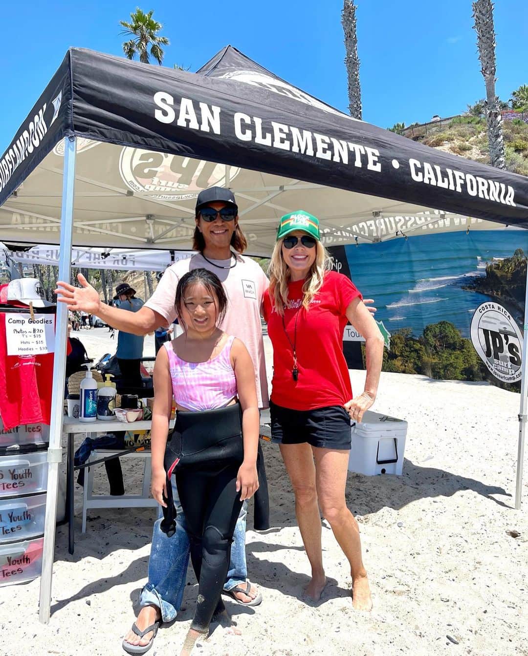 北紺守彦さんのインスタグラム写真 - (北紺守彦Instagram)「☀️Summer surf Camp 🏄 @San Clemente Pier  子供達は🐠夏休み  この時期は サマースクールに入れる 親が多い 🇺🇸こちらは サーフィンのサマースクールが あるんです。  レベルに応じてクラス分けされ 🐚海の知識やサーフィンのルールを学び 🏄3ラウンド ＋ 🏊ジャンピングウォーター  楽しそう😃 普段 僕が教えてるけと 本格的にプロサーファーから教わるのは ⤴️レベルアップするね  僕も小学生の頃 こんな体験したかったなぁ Moanaが羨ましい😊笑  夏休みは 何処に行っても子供達でいっぱい 🇺🇸カリフォルニアは 親も休みなのか❓ 休みを取ってるのか⁉️ 🇯🇵日本が 休みが少な過ぎるのか❗️  こちらは ビーチも街も👨‍👨‍👧ファミリーだらけ 毎日 たくさんの人で賑わってます  ⛵️自由な時間って 大切な事に費やせるから 重要だよね　  💰Time is Money  素晴らしい天気に恵まれ  最高のsurf campになりました 明日も頑張ろう🏄  1週間 この夏の👙いい思い出になるね❣️  @english_lessons_by_moana  #surf  #camp  #summer  #beach  #sanclemente  #summervacation」6月27日 7時00分 - morihiko.kitakon