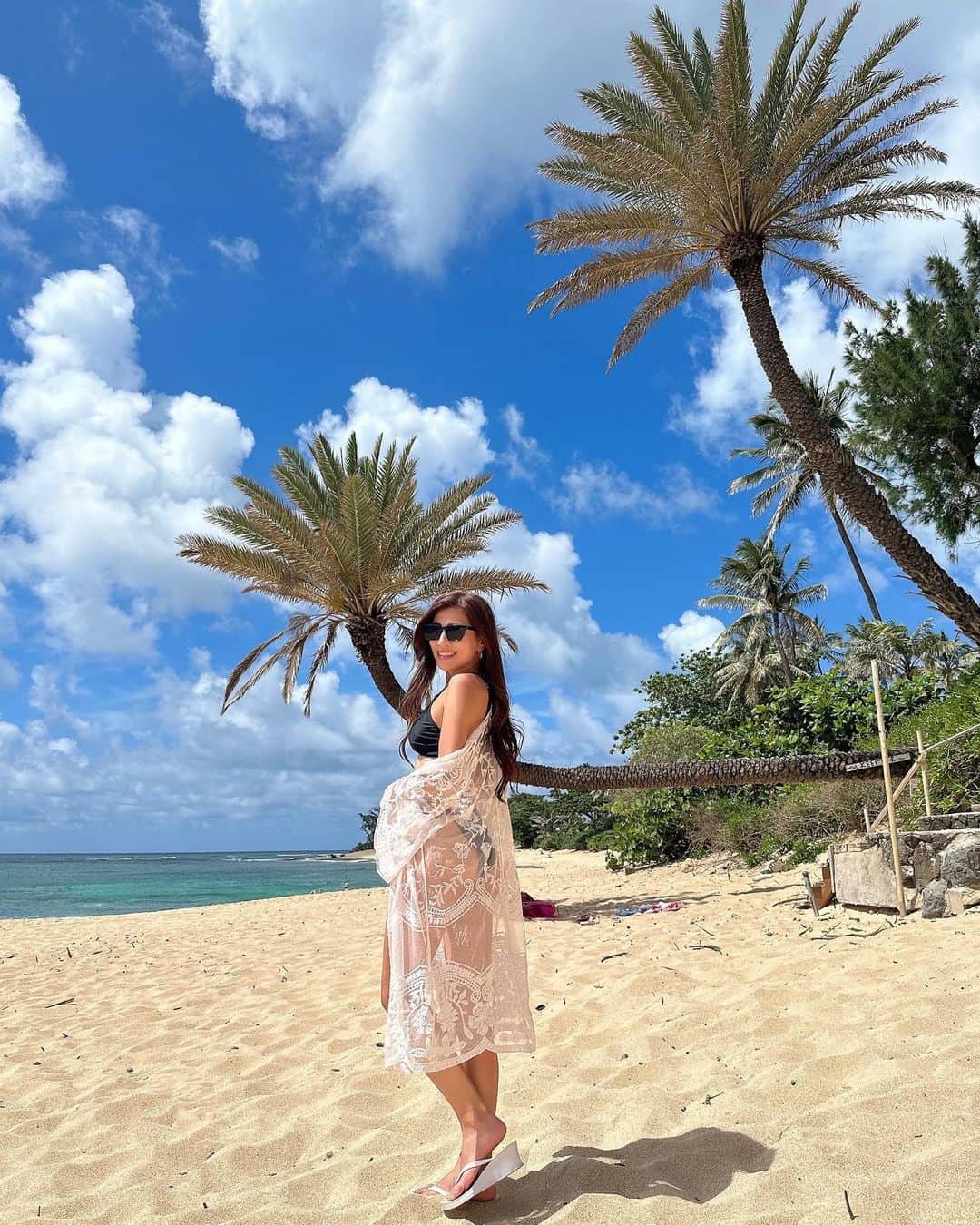 YURIKAさんのインスタグラム写真 - (YURIKAInstagram)「🌴🌴🌴🌴  Hawaiiにいるとすべてのことが前向きになれるし エネルギーチャージされる🧡  眩しくて顔険しいけどw  このヤシの木みたいに 上を向いて進みましょ🌺✨  #hawaii #oahu #northshore #sunsetbeach #palmtrees #beach #sea #genic_hawaii #hawaiistagram #hawaiilife #beachgirl #japanesegirl #swimwear #travel #yuritabi_hawaii #ハワイ #オアフ島 #ノースショア #サンセットビーチ #ヤシの木 #パームツリー #ビーチ #海 #タビジョ #旅muse #ハワイ旅行 #水着 #水着女子 #ビキニ #ハワイ好きな人と繋がりたい」6月27日 7時08分 - yurika__baby