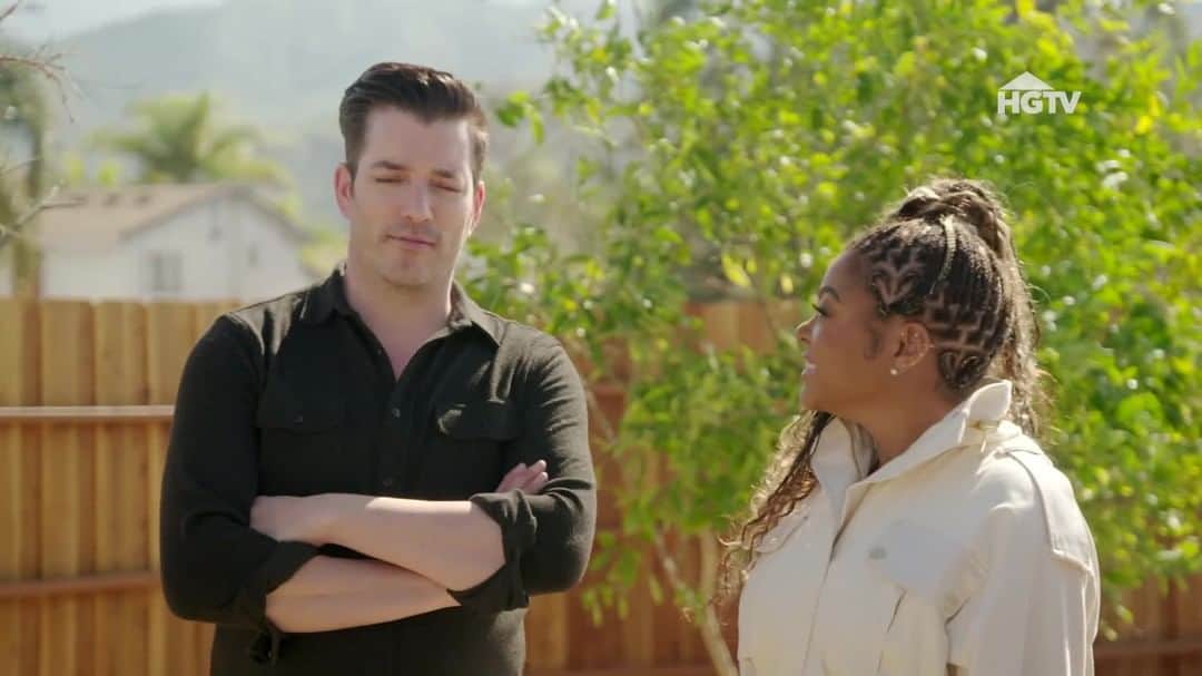 HGTVのインスタグラム：「Super-talented, award-winning actress AND...renovation negotiator?!!?   @tarajiphenson gives back to a special person in her life on #CelebIOU...tonight at 9|8c #OnHGTV」