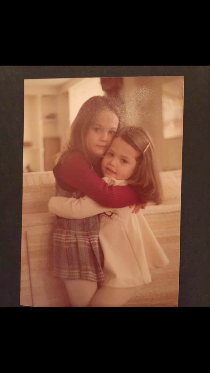 レイチェル・ゾーのインスタグラム：「Today and everyday I celebrate my favorite women who have been my guiding lights from day one my ❤️❤️ sister @pamelaeverose and my Mom. I won the lottery with my family and to have the strongest, kindest women as my role models in life is everything. Thank you for being the best of the best of all things especially as an Aunty and Mimi to my boys. Happiest Birthday to my safe people and my first and last phone call of every day.  Wishing you both all you deserve in this life and more.. I love you beyond the furthest stars in the galaxy and back. 🎂🥂❤️」