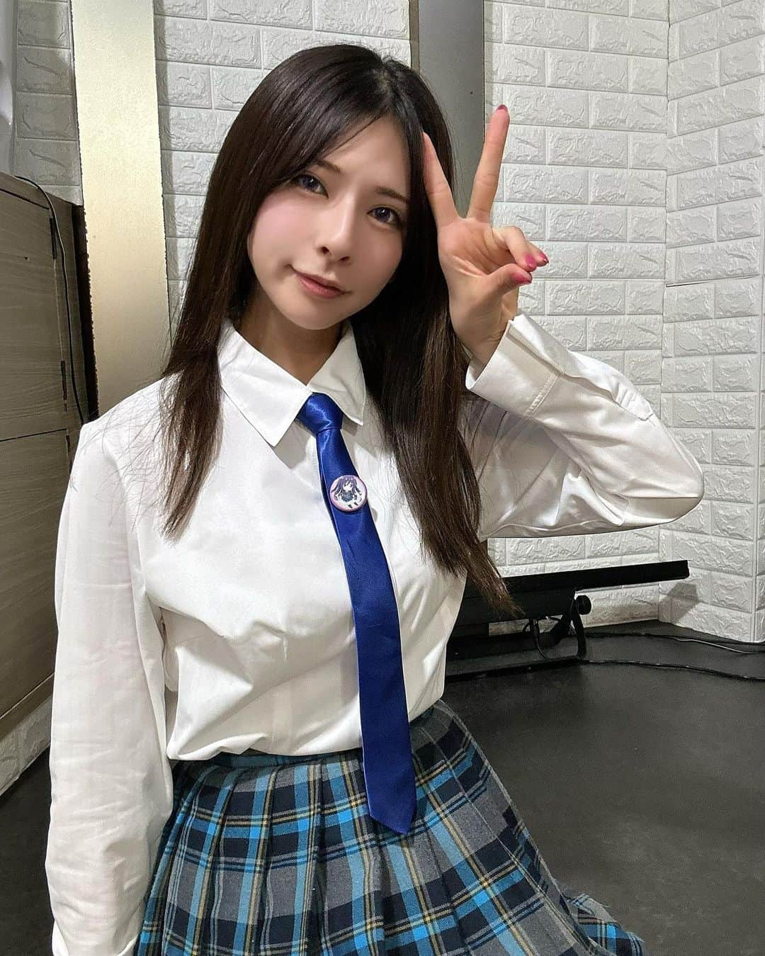 葉月美優のインスタグラム：「❥異世界女子高の非日常な日常 踊る謎と追跡者 編  今回はオンライン朗読劇 全公演終了しました•*¨*•.¸¸☆  私が演じるファム・イールは 常に引け目を感じていて内気で感情を表に出せないおどおどした子  私の出演は数年ぶりということで まずファムの声を合わせるところから苦戦  そして今回はちょっとシリアスな部分もありかなり面白いストーリー。  弱いファムが勇気をだして強めに出ていくという流れもあり！  感情を表に出せなだいけど強さや弱さ感情を伝える 演技の難しさ、感情の入れ具合の難しさを改めて感じました。  けど、やっぱり自分のキャラクターは大好き💕 ファムのCV担当できて本当によかった！  また機会があったら ぜひ見ていただきたいです(*´ω｀*)♫  #朗読劇 #オンライン配信 #キャラクターボイス #バイク女子 #レースクイーン」