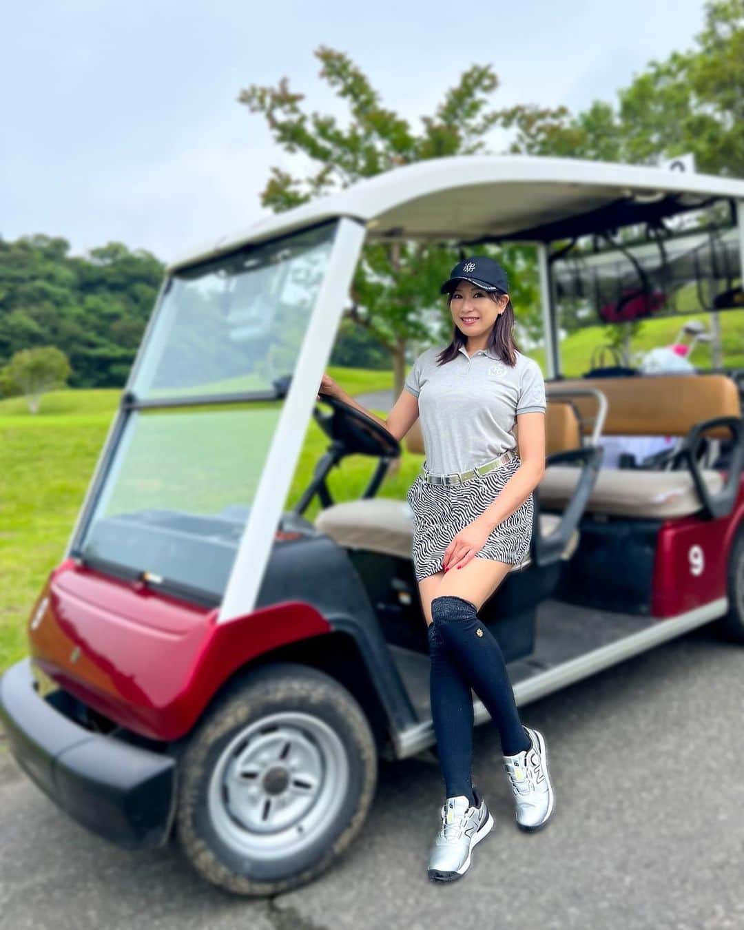 田中浩実さんのインスタグラム写真 - (田中浩実Instagram)「/ゴルフ  コースデビュー！ 初ラウンドはわんこと一緒に行けるゴルフ場。 「ABCいすみゴルフコース」へ行ってきました♡ @abcisumigc   私がまず初めてなので今回はすぴかはお留守番。  ゴルフ場ってこんなに気持ちがいいのですね♡  初ラウンドはもう1回周りたいと思うほど楽しかったです♡  今度はすぴかも連れて行こうと思います♡   #abcいすみゴルフコース  #ゴルフ女子  #ゴルフ  #ゴルフ初心者  #ゴルフデビュー  #初ラウンド #ゴルフウェア  #ゴルフファッション  #ゴルフコーデ  #ゴルフ好き  #犬同伴可  #わんこok」6月27日 7時59分 - hiromi.tanaka.japan
