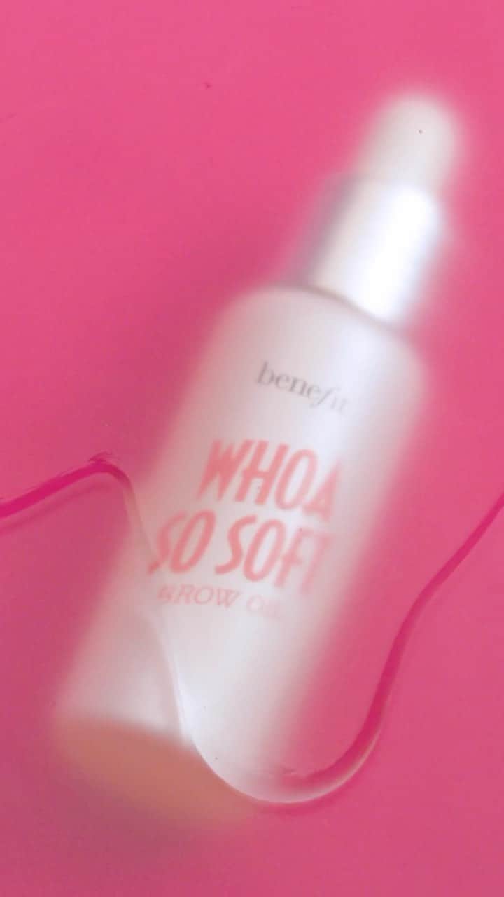 Benefit Cosmeticsのインスタグラム：「Nourish those brows with NEW Whoa So Soft Brow Oil 💧💖⁠ ⁠ This conditioning brow oil helps brows feel soft and conditioned while also enhancing shine for a healthy, lush look! 🧸💫⁠ ⁠ #benefitcosmetics #whoasosoft #browoil」