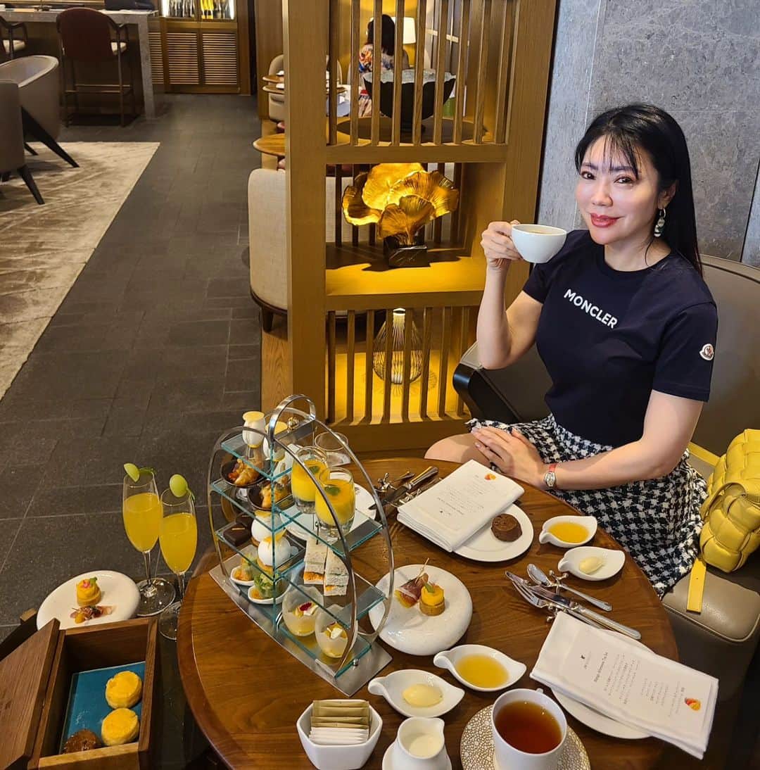 今堀恵理のインスタグラム：「マンゴーアフタヌーンティーが始まったJWマリオット・ホテル奈良 @jwmarriottnara   に @shin_kuroobisan に誘って頂いて行って来ました💗  期間:6月12日(月)～7月31日(月) 時間:15時半～17時　6,500円 ラウンジ＆バー フライングスタッグ  大好きなマンゴーづくし 美味しいので2人共に残さず全部食べました😆 ここのアフタヌーンティー美味しいです  開放的なロビーラウンドで頂けるし雰囲気も良いですよ  #奈良 #アフタヌーンティー #jwmarriottnara #マンゴー #mango #SUMMER」