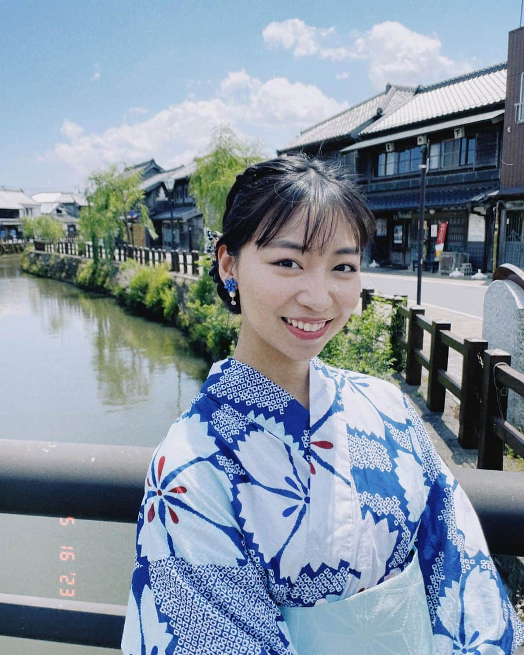 鈴木海那のインスタグラム：「ひと足先に夏気分👘💙 夏休みの予定はもう決まった？？♡  さて、ここはどこでしょう！ #夏 #浴衣」