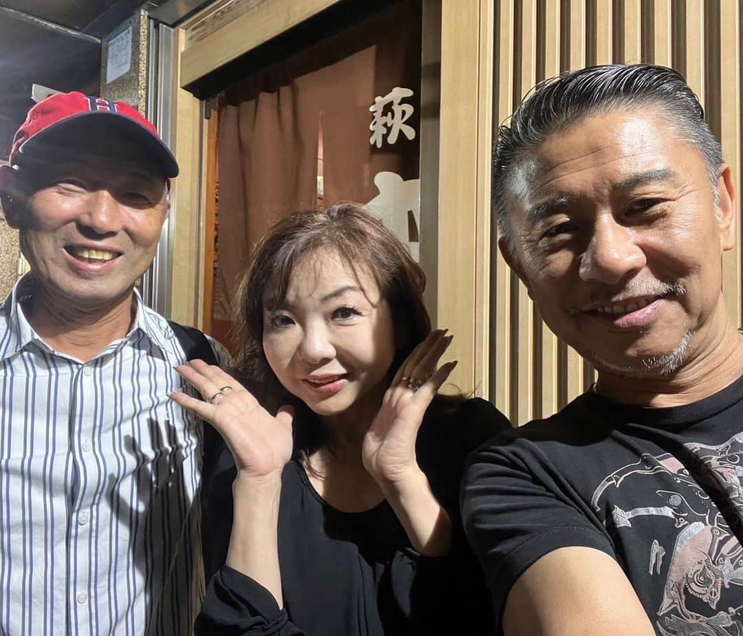 のインスタグラム：「グアムの30年来の仲良しのカズさん❗️ 日本に来たら必ず本場所に来てくれる🍲 いつもありがとー😊 またグアム行きます❣️  今回配信のYouTube『モモコ新聞』は、コメント欄に寄せたれた質問にガチでお答えします💕 マネージャーを怒った時のまさかの真相も…😳 まだまだ、質問お待ちしてますよ〜💕  #ハイヒールモモコ #👠 #👠🍑 #CHANEL #シャネラー #グルメ #アメブロ  #YouTube #モモコ新聞 #グアム #ちゃんこ本場所 #仲良し #30年来 #質問にお答えします」