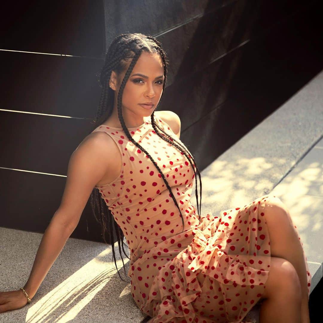 クリスティーナ・ミリアンのインスタグラム：「Started my day in a funk.. tbh. But soon as I came outside- felt the sun shine down, meditated a moment and thought about my blessings —that mood went away.. One thing about me— I’m gonna let the positive outweigh any negative vibes.. so remember don’t trip over little stuff. ❤️ 😘❤️ (for those who saw my stories — I found my bracelet- IN LA 🫠)  Pic by: @bokocecile」