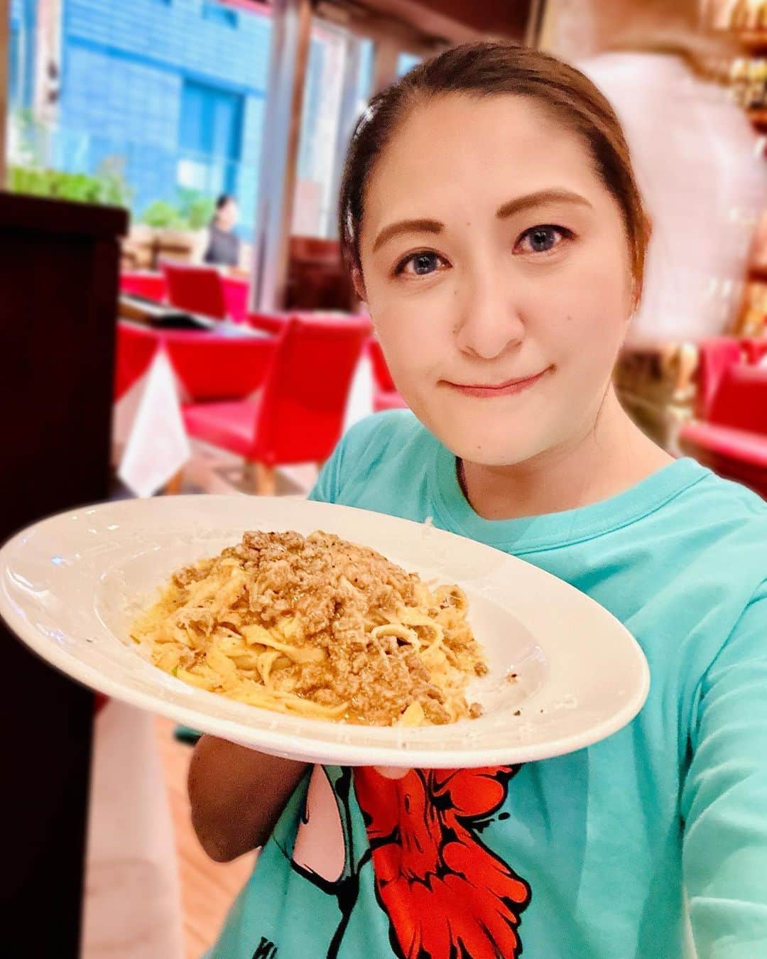 大越かず江のインスタグラム：「✨幸せ時間✨  美味しいもの食べると 幸せ(*˘︶˘*).｡.:*♡  最近は、、、 幸せ太り真っ最中😱😱😱💦  綺麗にならなきゃ"(ง≖͈̀‪֊≖͈́) パワｧｧｧｧー‼️🔥 と言いつつ、、、 今日も何食べようかなぁ💛💛💛 (៸៸᳐>⩊<៸៸᳐)♪  皆さんのお好きな食べ物は何ですか❓ 知りたいなっ💛  ✨✨✨✨✨✨✨✨✨✨✨✨✨✨✨✨  ✨ happy time ✨  Eating delicious food makes me happy (*˘︶˘*).｡.:*♡  Nowadays,,, I'm in the middle of gaining weight 😱😱😱💦  It won't become beautifulPower "(ง≖͈̀‪֊≖͈́)‼️🔥 While saying What should I eat today 💛💛💛 (៸៸᳐>⩊<៸៸᳐)♪  What is your favorite food? I want to know 💛  ✨✨✨✨✨✨✨✨✨✨✨✨✨✨✨✨ @kabenoana_official    #イタリアン  #パスタ好きな人と繋がりたい  #食べるの好きな人と繋がりたい  #幸せな人と繋がりたい  #24時間テレビ  #チャリティーtシャツ  #美  #生きる意味 #sexy #セクシー系  #写真好きな人と繋がりたい #女優好きな人と繋がりたい #美意識人と繋がりたい #幸福 #happy #東京 #tokyo #日本 #japan  #美魔女モデル #actress  #資格マニア  #スマイル #笑顔 #followforfollowback #ポートレート女子 #loveyou #仲間募集  #空が好きな人と繋がりたい」