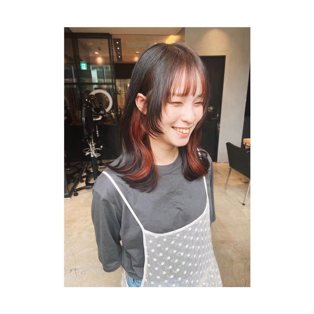 神田莉緒香のインスタグラム：「--- オレンジかえってきたっ。 顔まわりをぷちウルフ的にしてもらって オレンジがより見えるようになりました。 素敵にしてもらってうれしうれし。 感謝です🥹  𓂃 𓈒𓏸🍊 . #インナーカラーオレンジ」