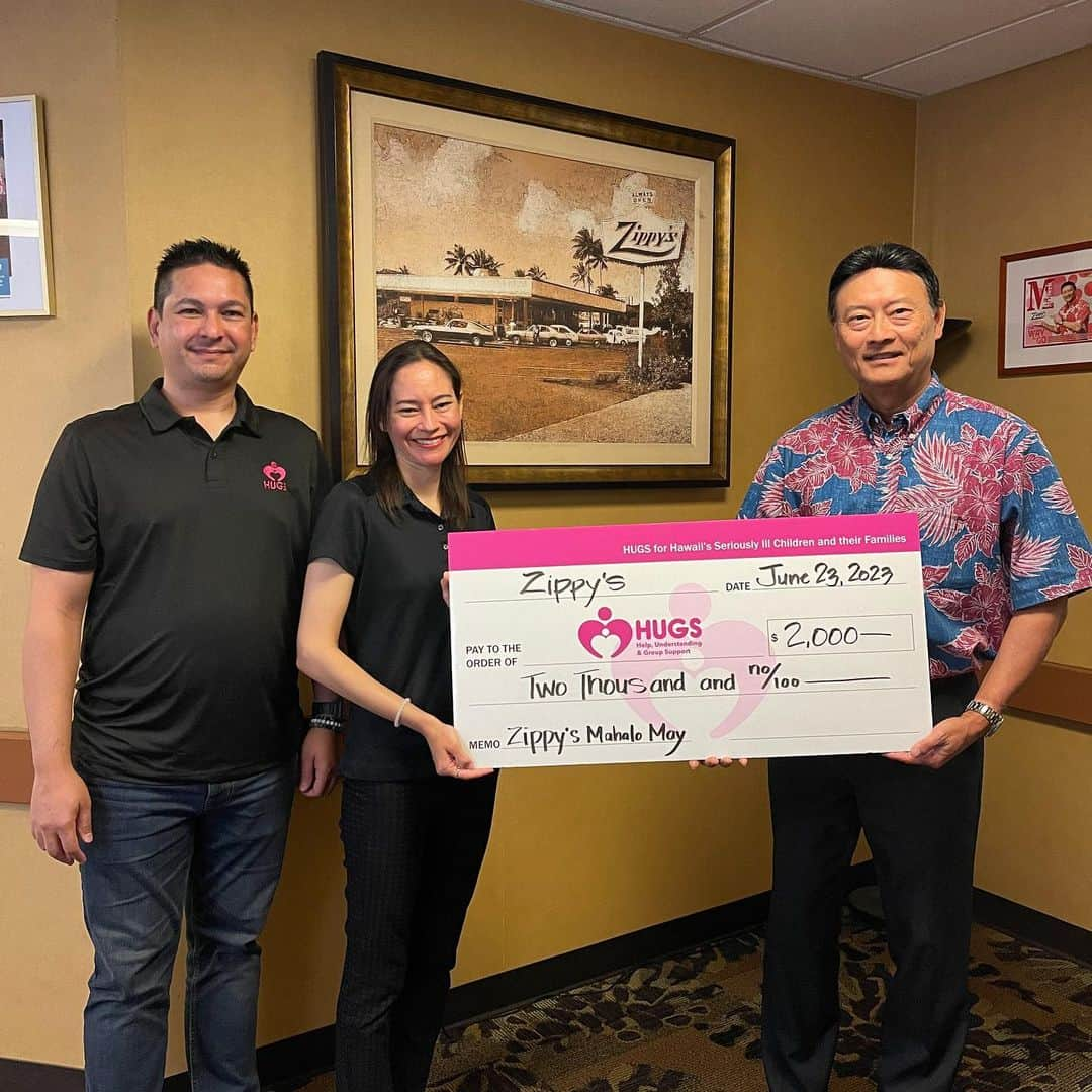 Zippy's Restaurantsさんのインスタグラム写真 - (Zippy's RestaurantsInstagram)「Thank you so much to @zippys for letting HUGS be a part of their Mahalo May Campaign. For a week in May, proceeds from Kokua Pac sales were donated to HUGS and raised $2,000! We really appreciate the continued support of our friends at Zippy’s and to all those who supported us through this wonderful campaign. (Pictured right to left: Paul Yokota, President of Zippy’s/FCH Enterprises, Amy Morton-Sogi, HUGS Executive Director, Alex Wereszczynskyj, HUGS Development Director)  #HUGSHawaii #nextstopzippys #giveback #supportlocalbusiness #supportlocalcharities」6月27日 9時18分 - zippys