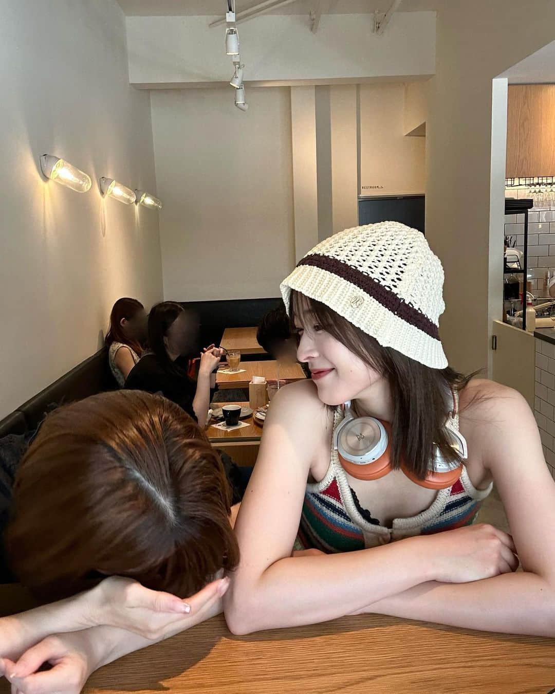 美月さんのインスタグラム写真 - (美月Instagram)「🍊 . 写真撮るのに(@ishi_asakura_ma )伊師さんと顔を見合わせてみたけどダメだった図。 #standardcoffeelab #北海道カフェ #すすきのカフェ #韓国ファッション #셀카 #여행 #패션」6月27日 9時45分 - lxxe_myself.8