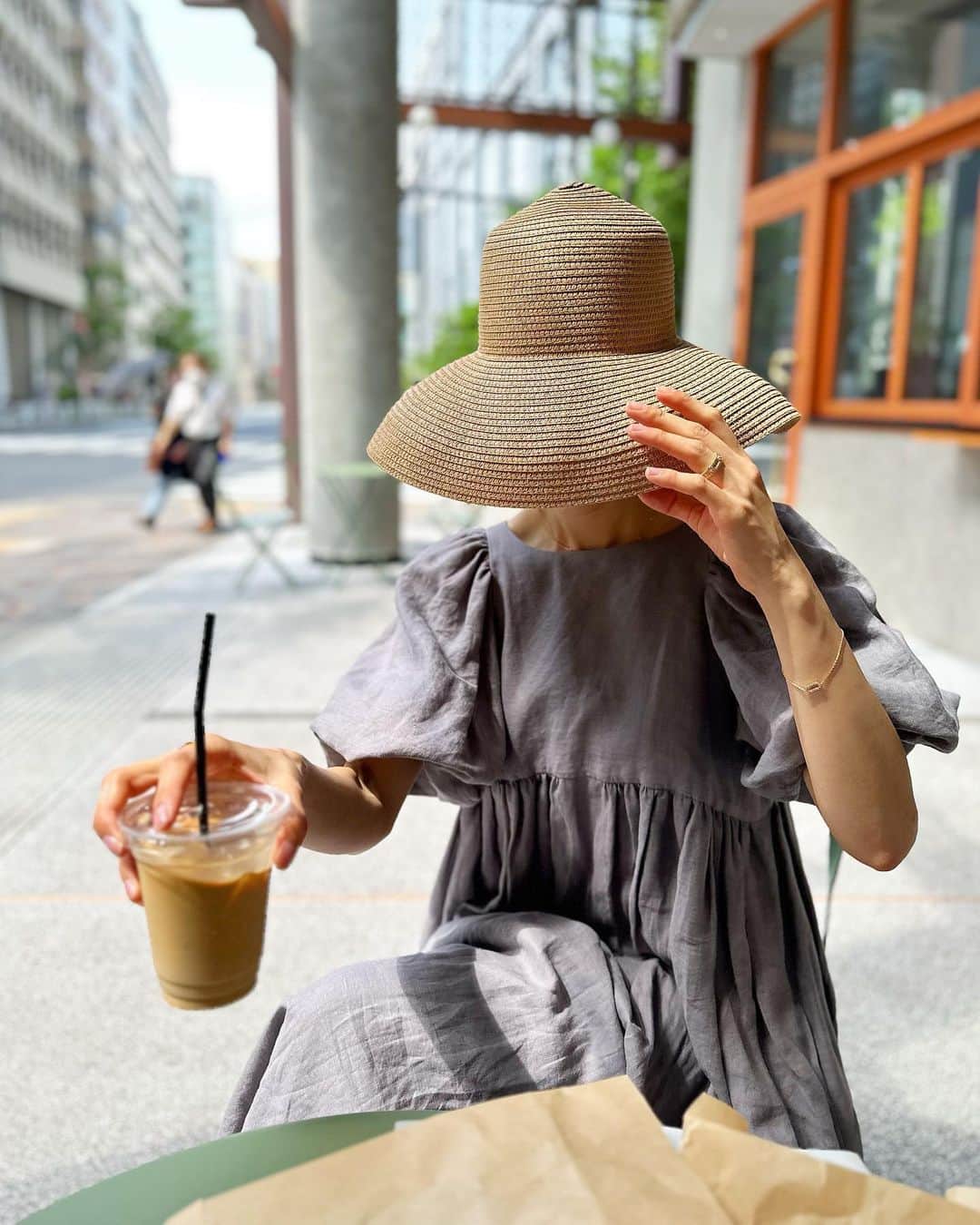 川人未帆さんのインスタグラム写真 - (川人未帆Instagram)「・ Weekend brunch 🥐☕️ 美味しいパン屋さんで朝のひととき😇🌈 楽なワンピにエコバッグだけ持つ、このラフさが可愛くて☺️✨🐠」6月27日 10時17分 - miho0319kawahito