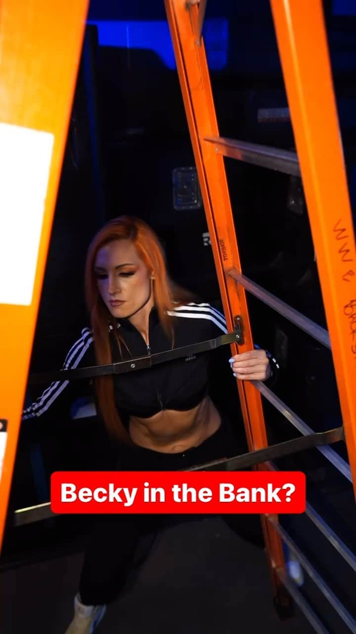 レベッカ・ノックスのインスタグラム：「#KevinOwens has one last lesson for @beckylynchwwe ahead of the Women’s #MITB Ladder Match this Saturday!」