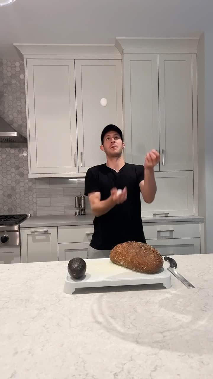 ジェイソン・ブラウンのインスタグラム：「From rinks to recipes: Join Olympic figure skater Jason Brown as he prepares his favourite gold medal-worthy dishes! 😋🍓🍕🥗  #FigureSkating #LetsMove #Olympics」