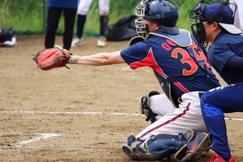 岡田和樹のインスタグラム：「学生時代のチームメイトと 野球をしてきました☺️ 感想... とにかく、暑い☀️ みなさん、熱中症にはお気をつけください😭  #野球  #キャッチャー  #キャッチング  #バッティング  #突っ込み過ぎ  #背番号  #39 #sakura から取っています #夏  #暑い  #summer  #baseball  #catcher」