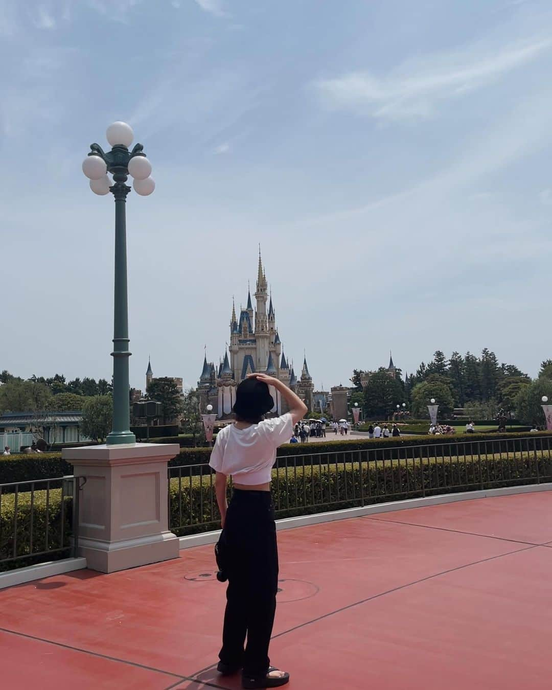 sawakoのインスタグラム：「何年ぶりかのディズニーランド🏰🌙」