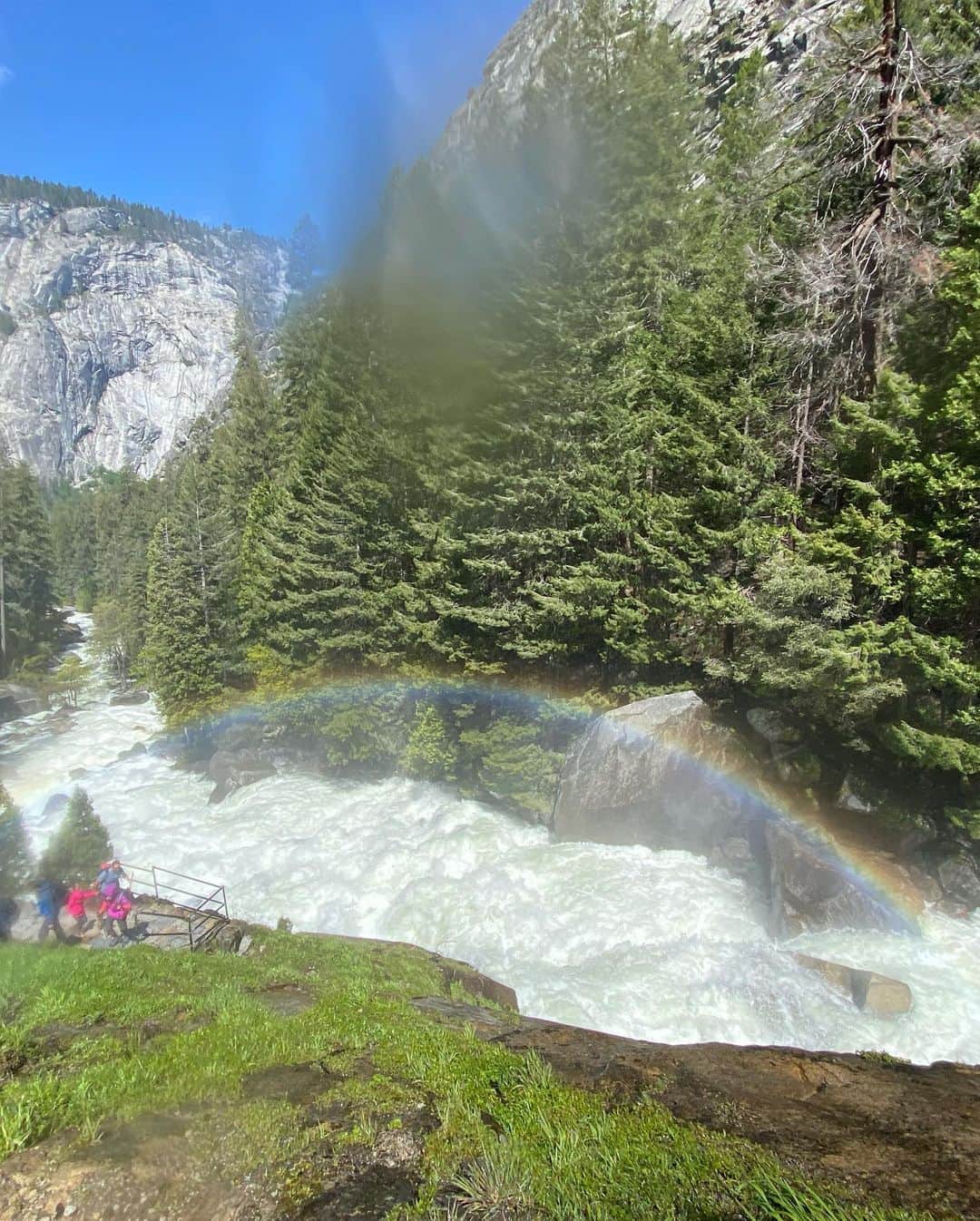 ベス・ロッデンさんのインスタグラム写真 - (ベス・ロッデンInstagram)「Waterfalls in full force 💦🏞️」6月29日 1時25分 - bethrodden