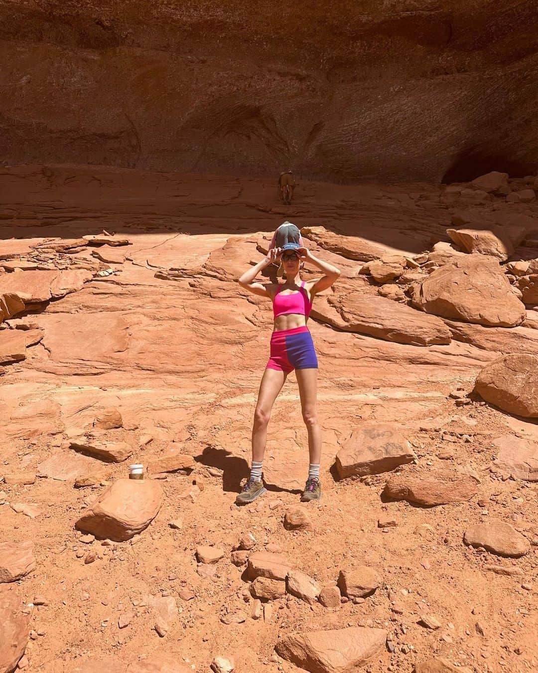 ホイットニー・ポートのインスタグラム：「Apparently being out in nature with my family and friends is my favorite thing to do. Thank you @ulumresorts for allowing me to reach this level of happiness. #outsidetogether」