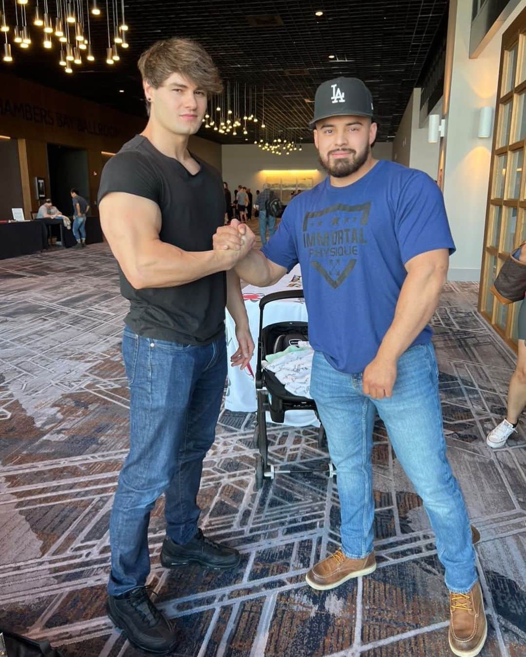 Jeff Seidさんのインスタグラム写真 - (Jeff SeidInstagram)「My life lately 😌  I went to Washington this past weekend to do a meet the pros event & support my dad in a bodybuilding competition. He won the show and I met a lot of wonderful people. Mission accomplished.   Now it’s time to go back to Los Angeles 🫡」6月27日 11時28分 - jeff_seid
