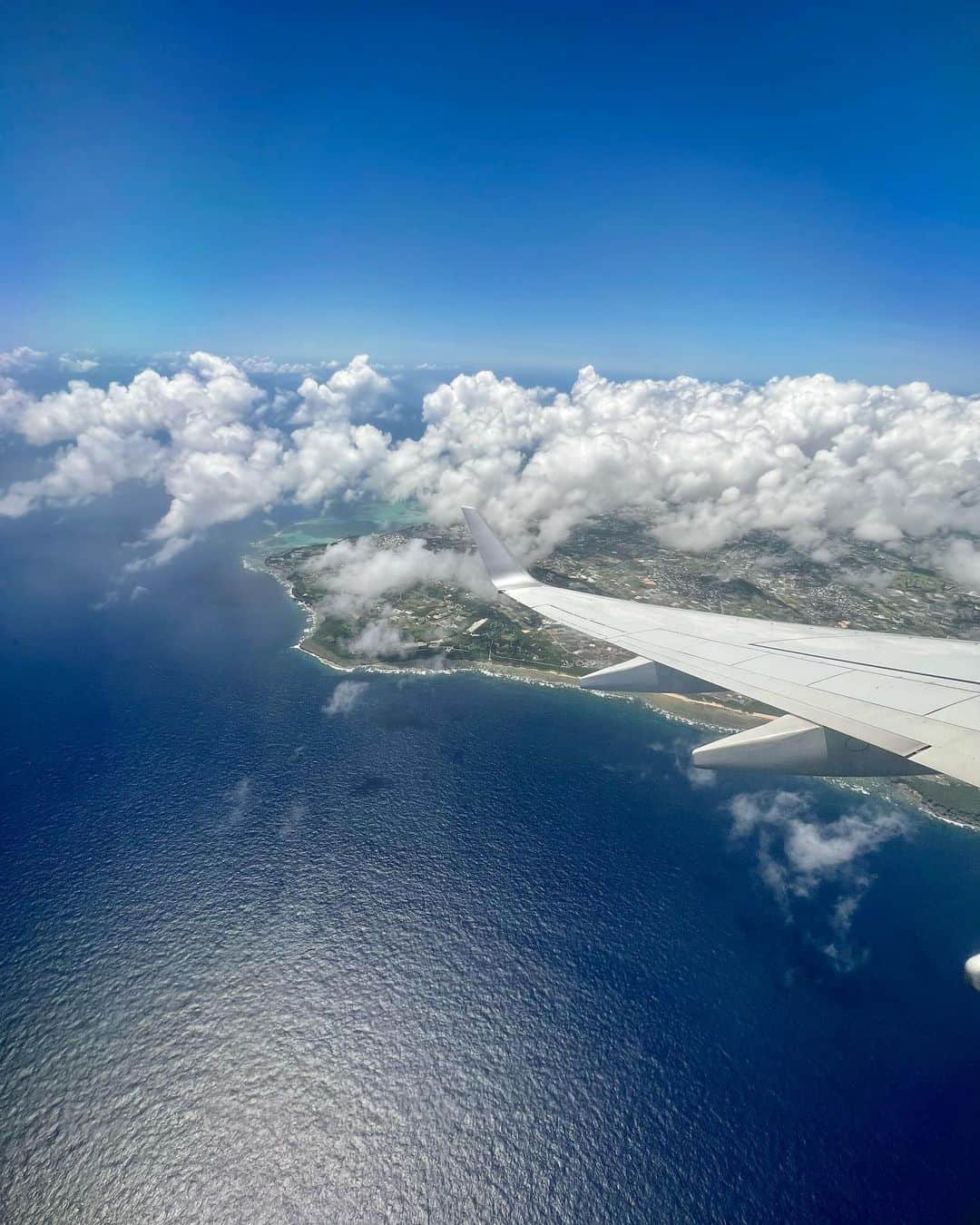 内田侑希のインスタグラム：「✈️☁️🌊🐠🩵」