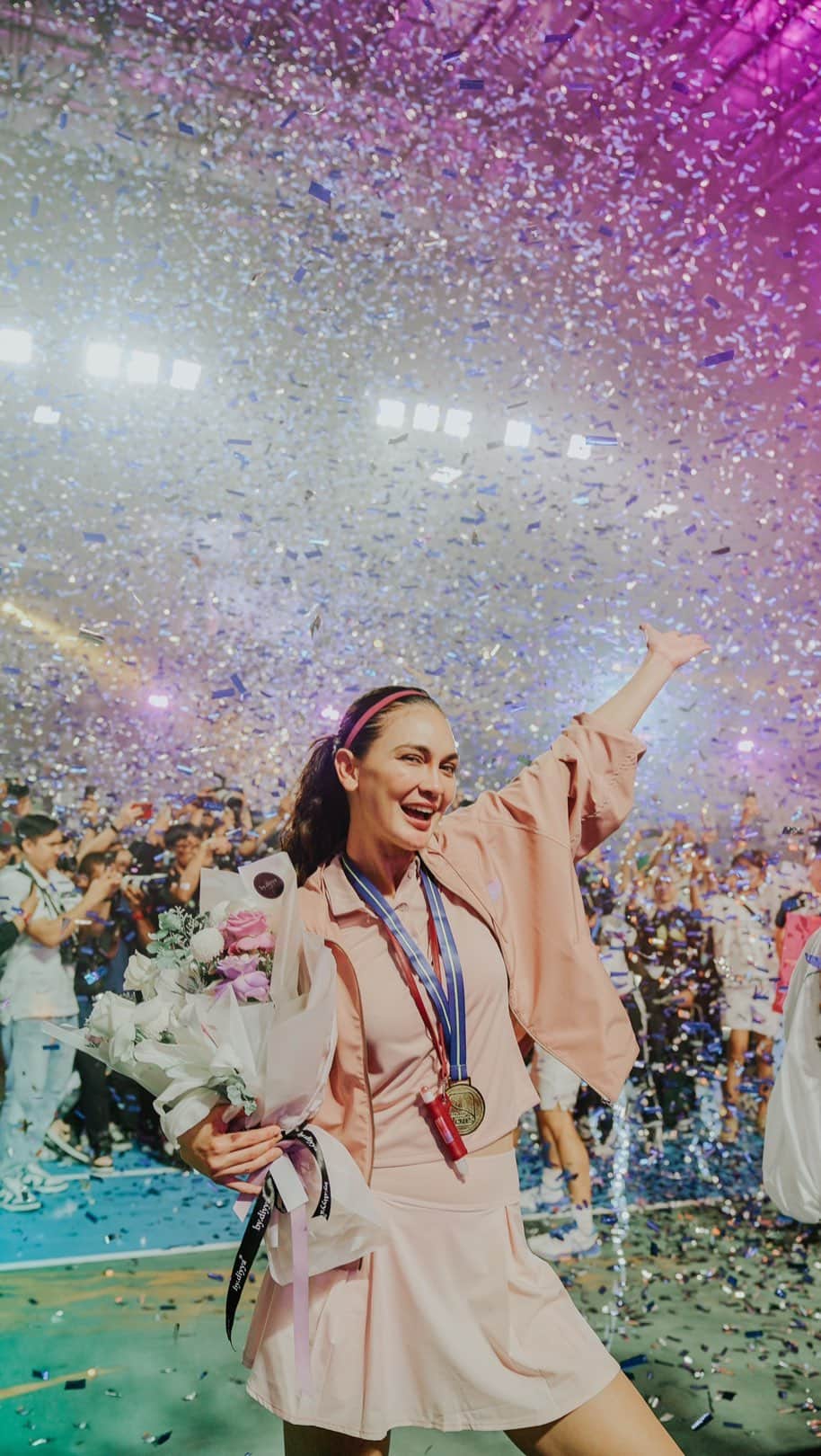 ルナ・マヤのインスタグラム：「Congratulations to our remarkable CEO for her triumphant tennis victory! ✨🎉  Here’s a glimpse into how our extraordinary CEO prepared for the competition, product in use:  - C-Booster Brightening & Age Defying Face Serum - Hydrabooster Protective Serum Mist - Powerbalm 3in1 Anti Wrinkle Moisturizing Stick - Natural Brow Pencil (Dark Gray) - WonderBrow Duo Sharper Pen & Gel Serum (Dark Brown) - Stick With Me Velvet Matte Lipstick (Joyful Heart)  From 1-10 rate her look 👇🫶🏻」